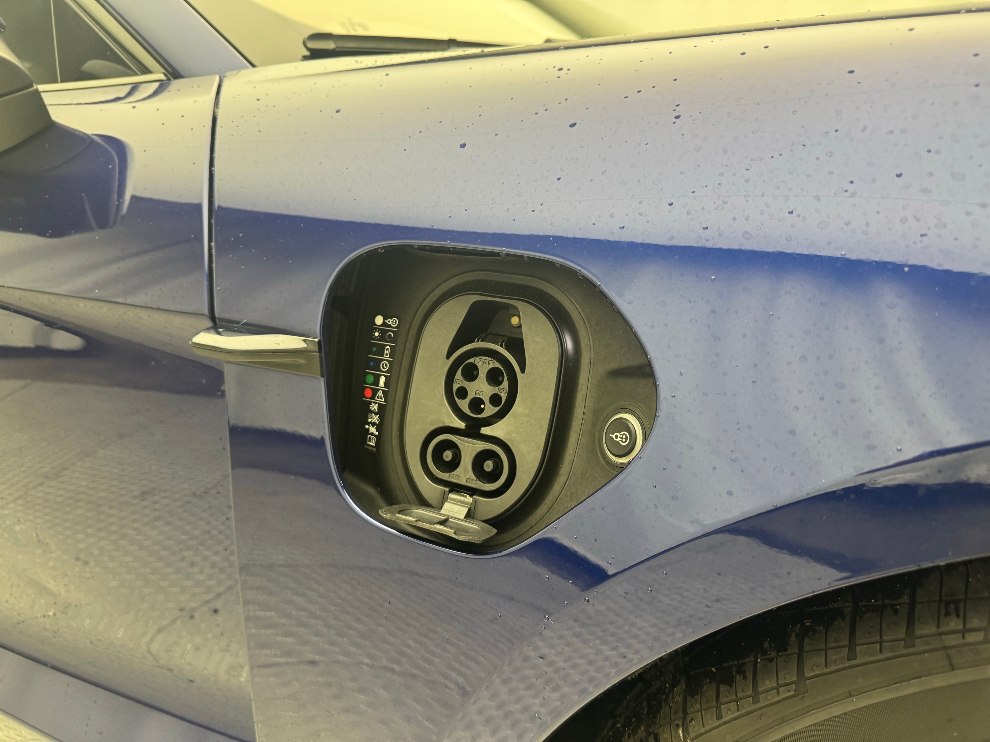 Thumbnail: 2023 Porsche Taycan - 18