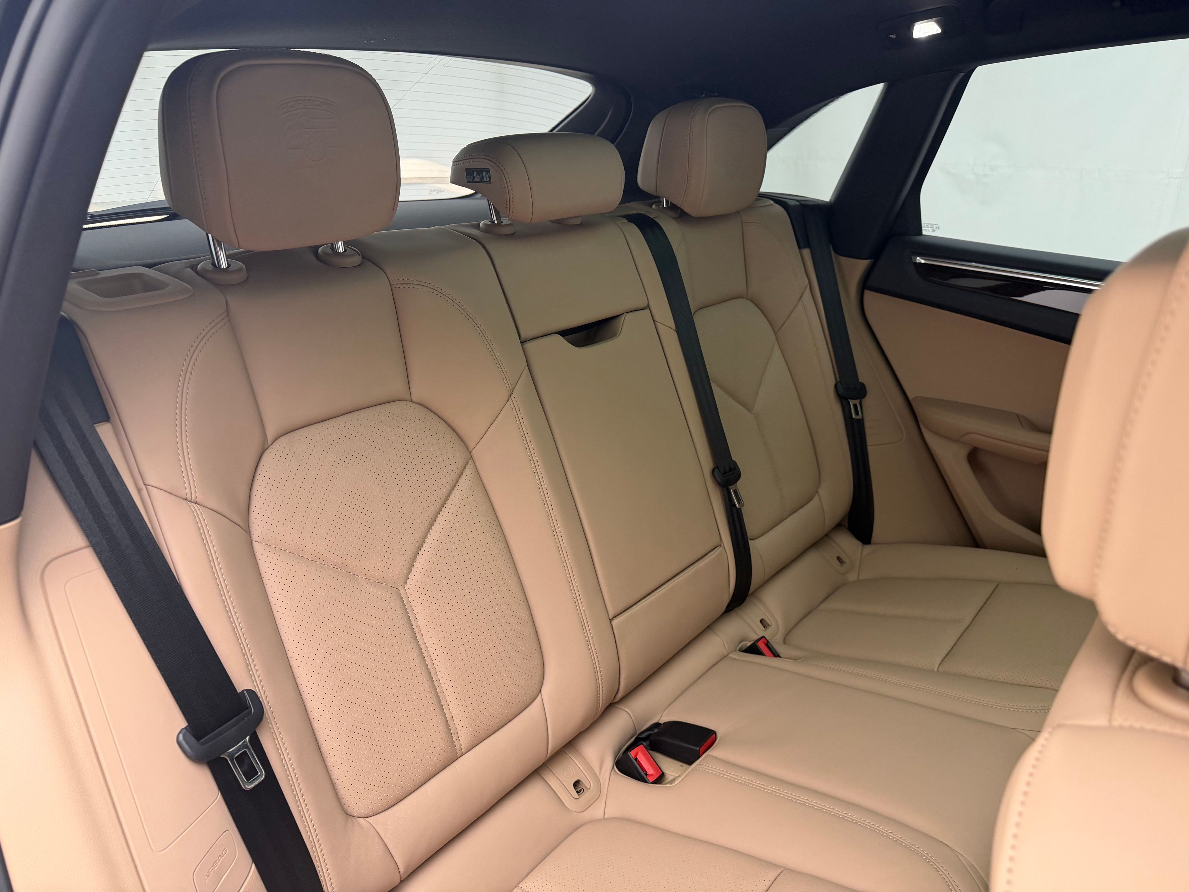 Thumbnail: 2026 Porsche Macan - 25