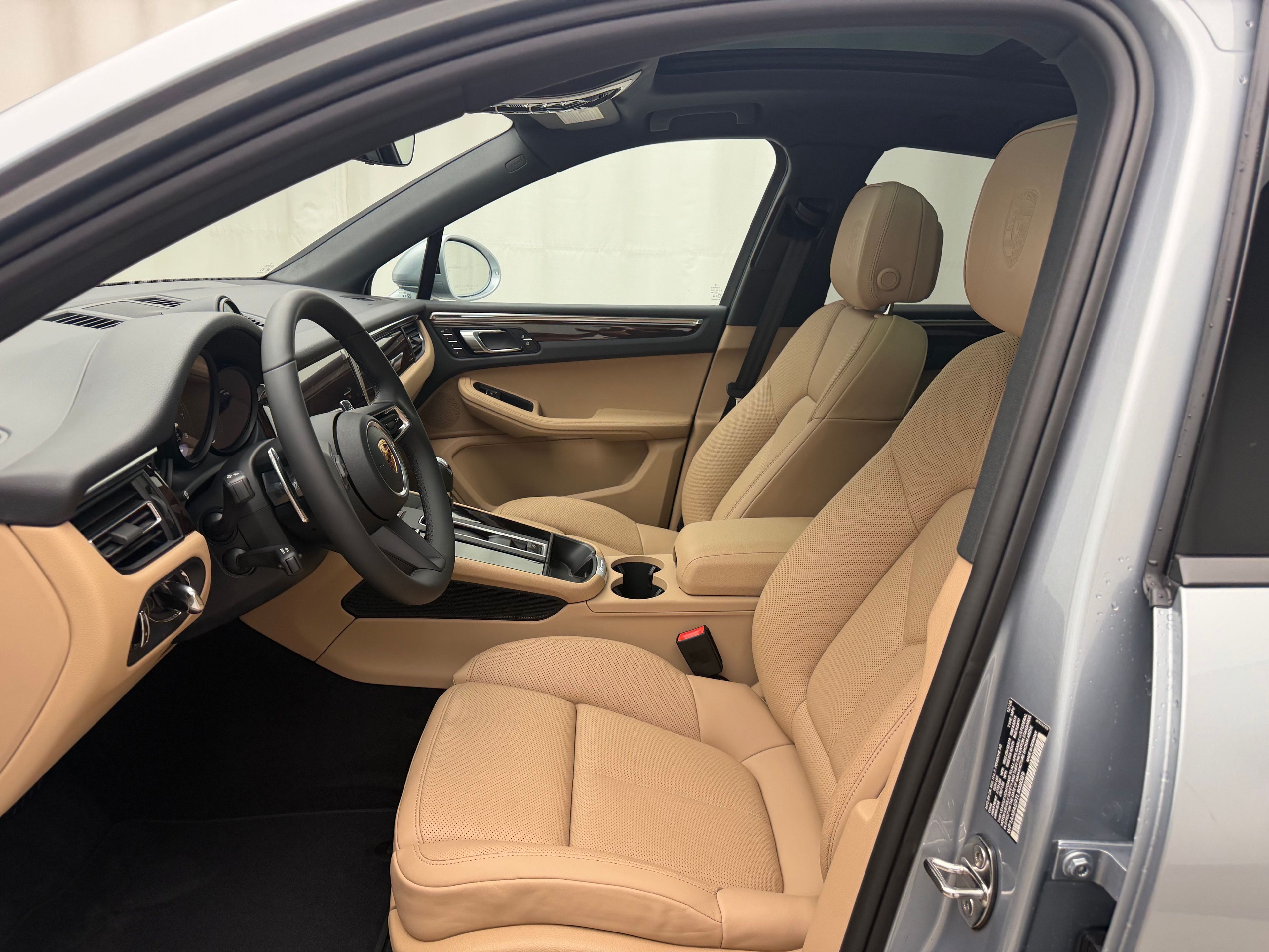 Thumbnail: 2026 Porsche Macan - 5