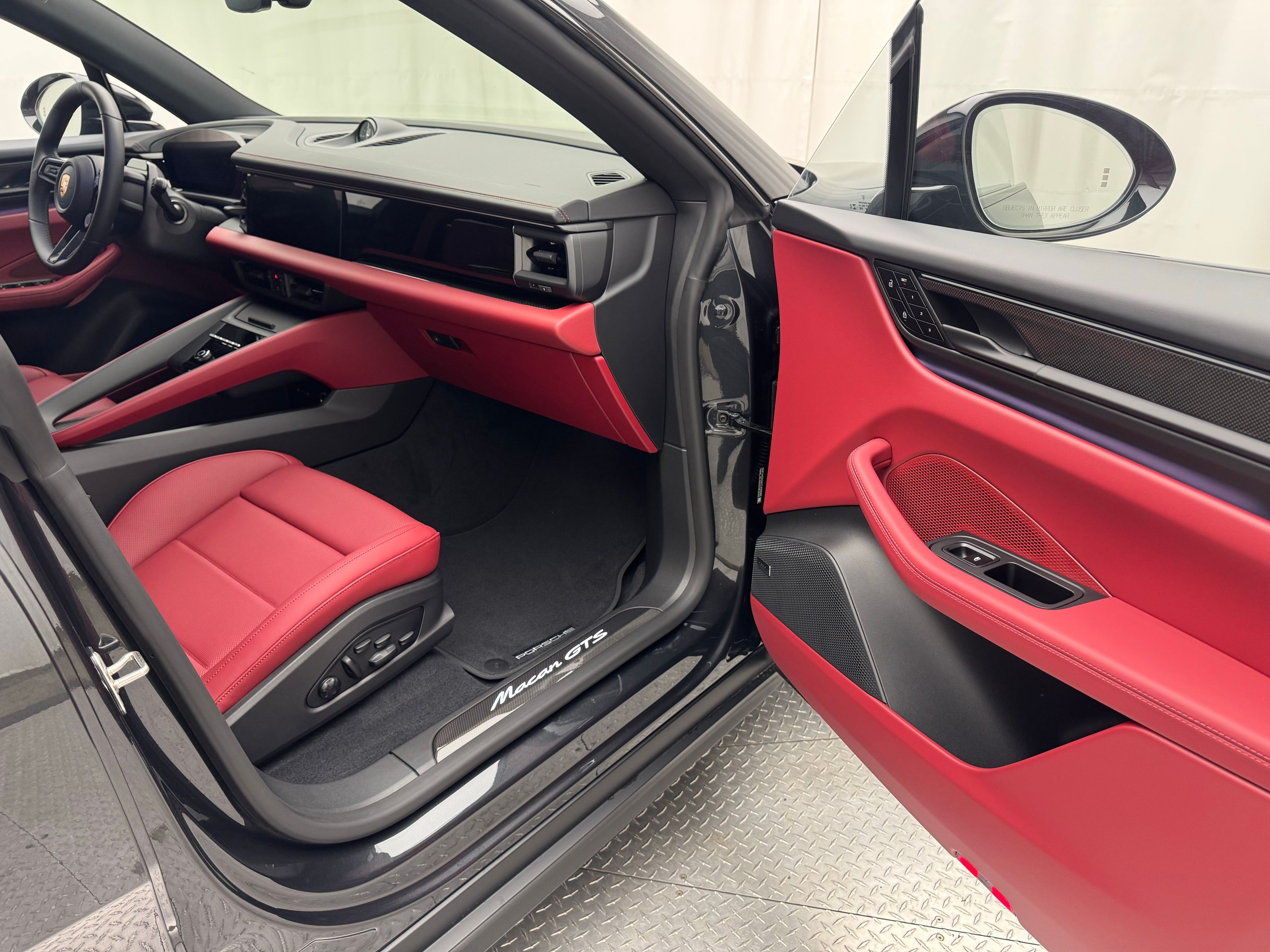 Thumbnail: 2026 Porsche Macan - 29