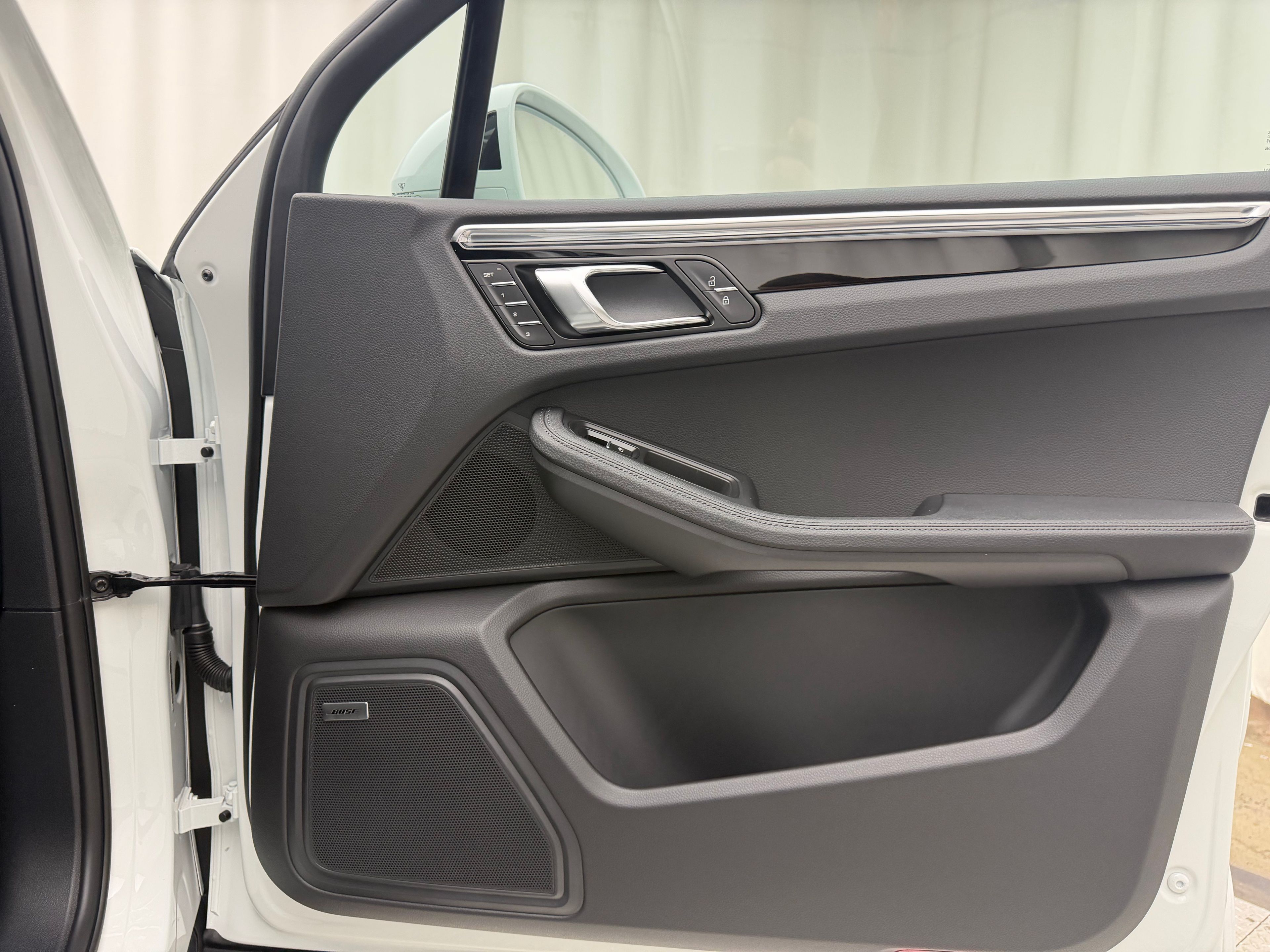 Thumbnail: 2026 Porsche Macan - 8