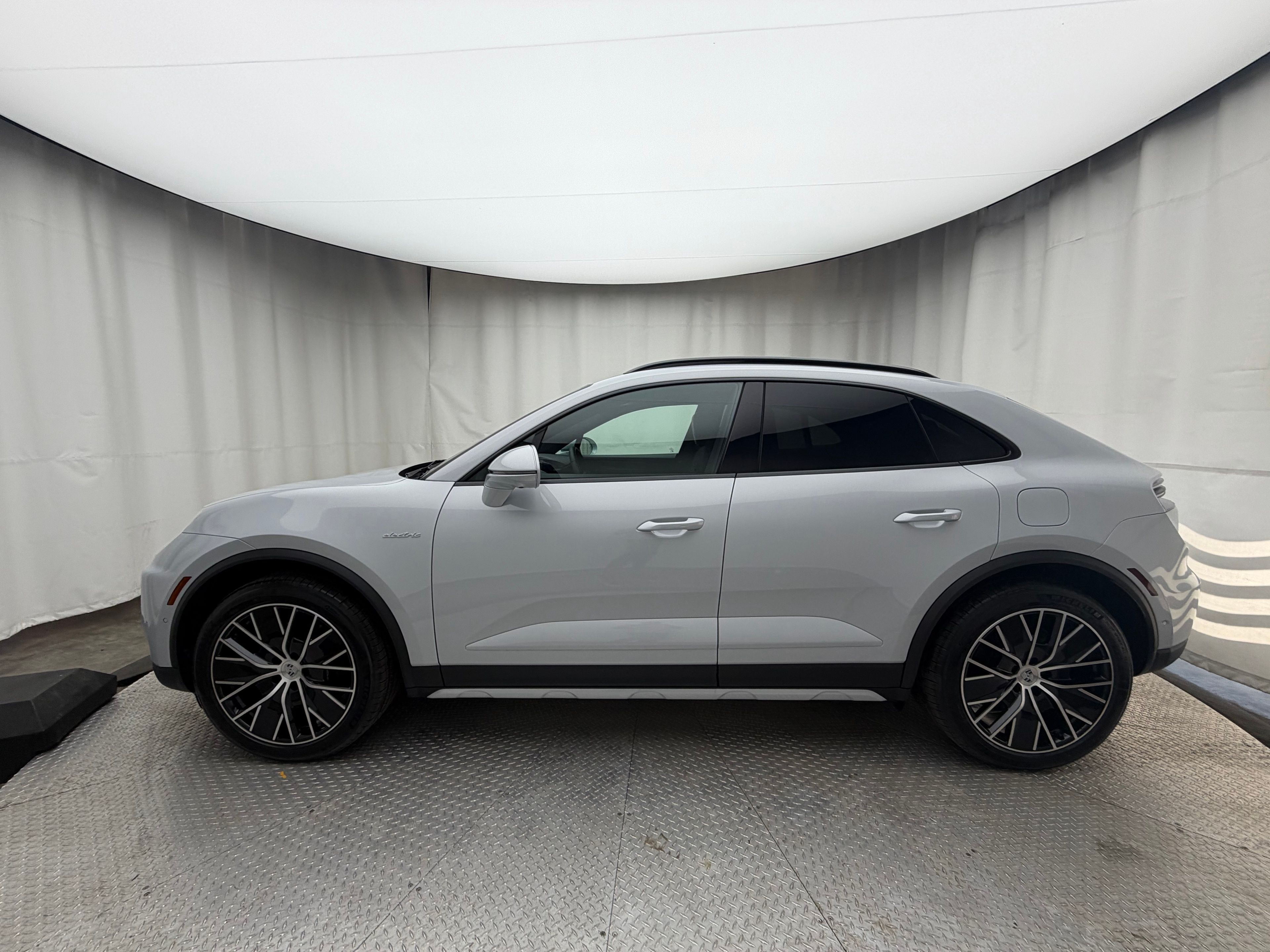 Thumbnail: 2026 Porsche Macan - 2