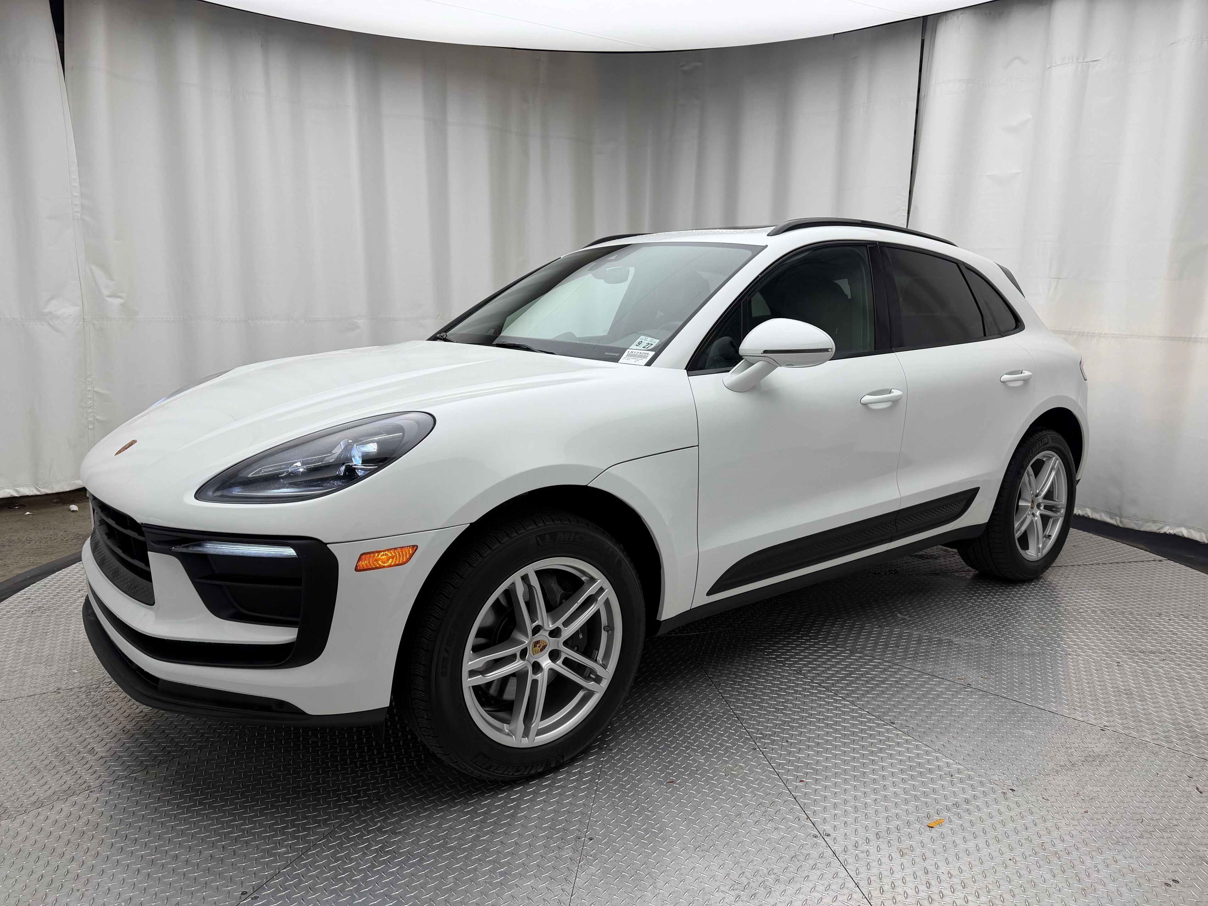 Thumbnail: 2022 Porsche Macan - 1