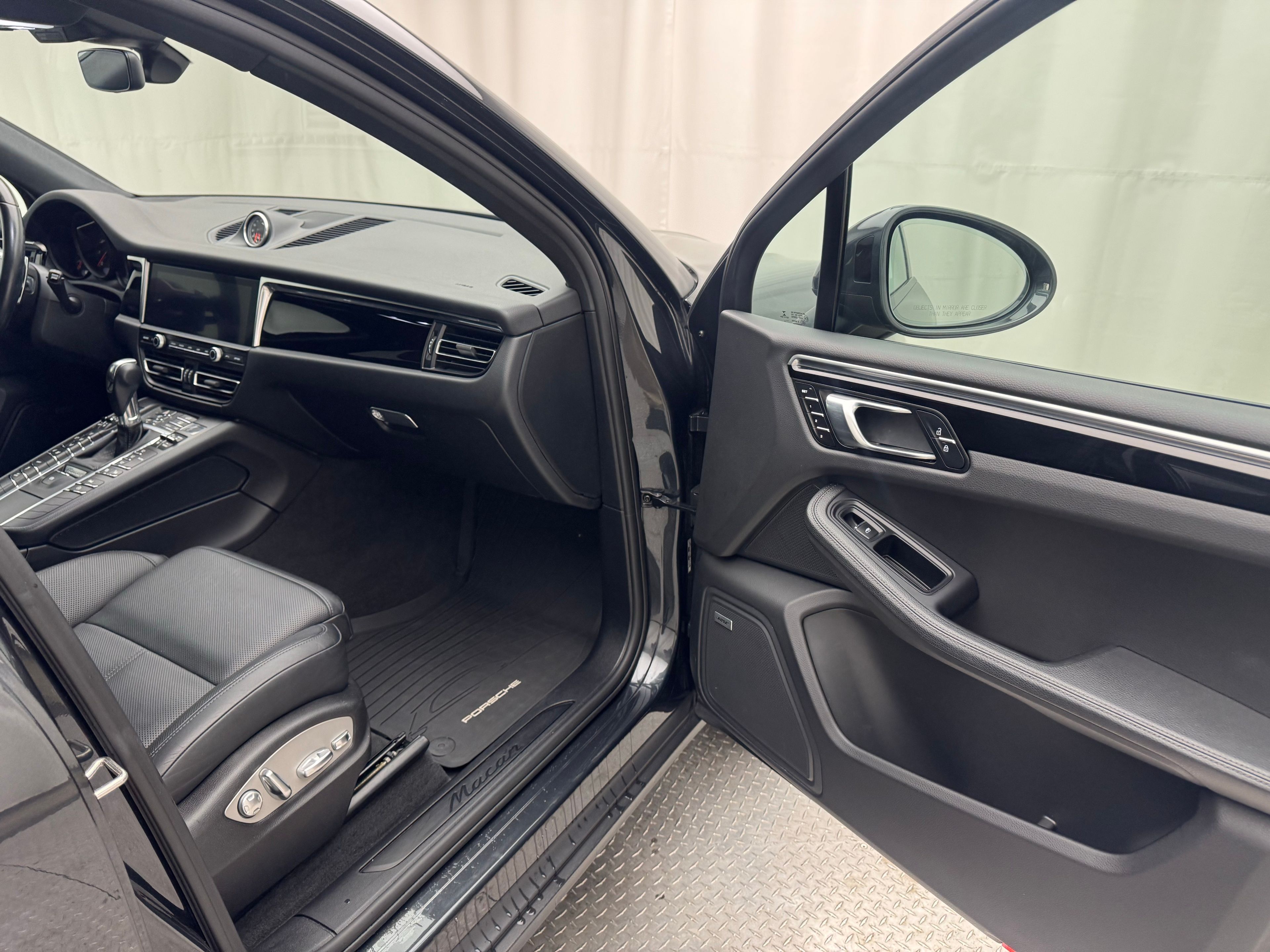 Thumbnail: 2019 Porsche Macan - 20