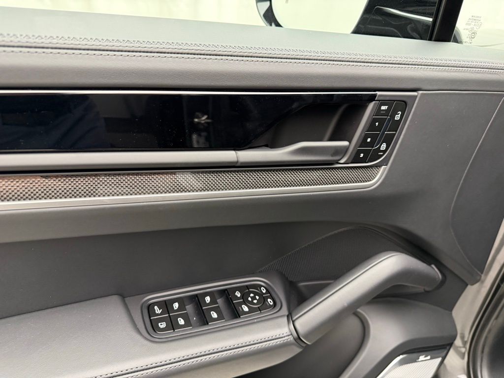 Thumbnail: 2025 Porsche Cayenne - 28