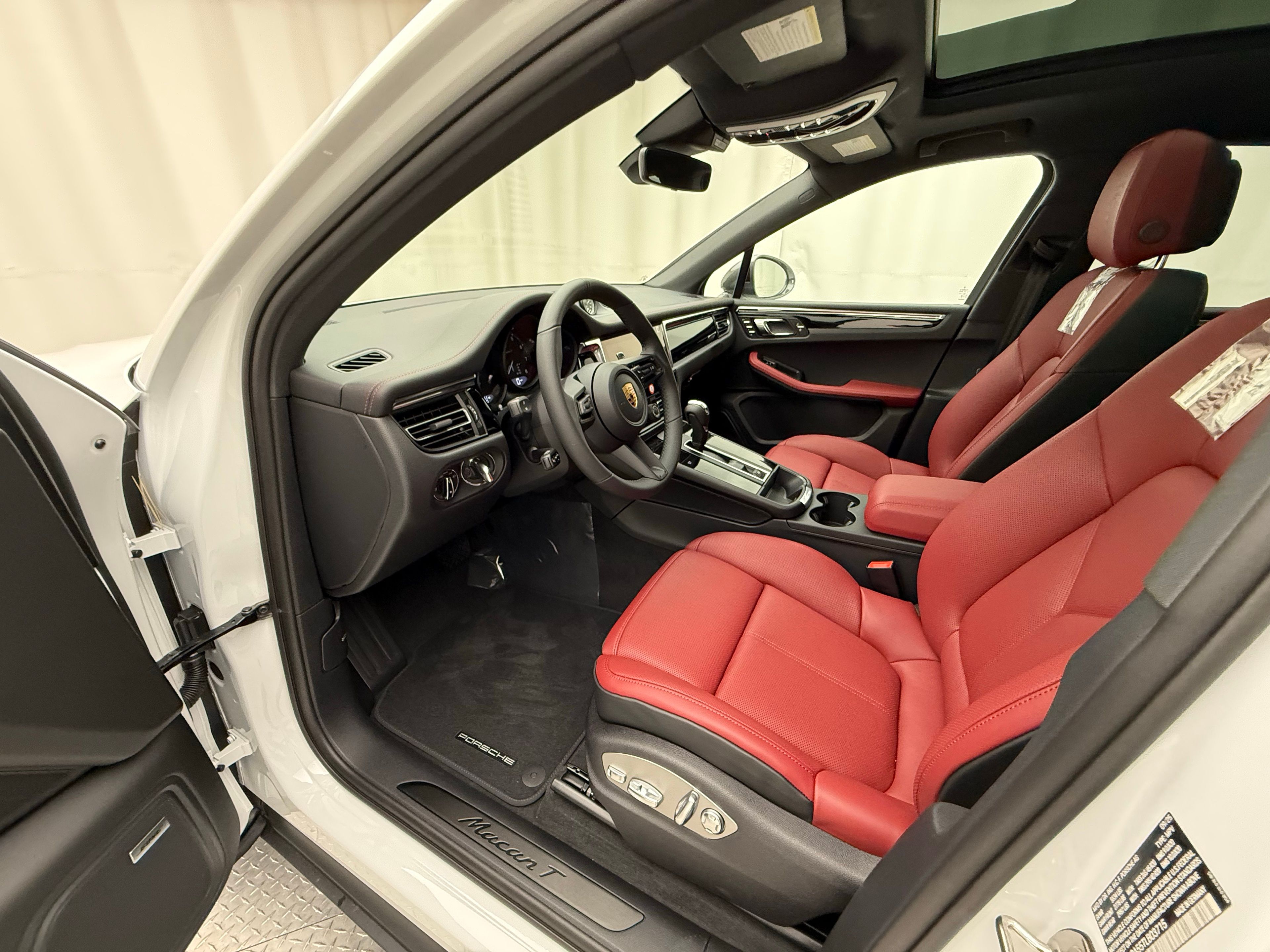 Thumbnail: 2026 Porsche Macan - 4