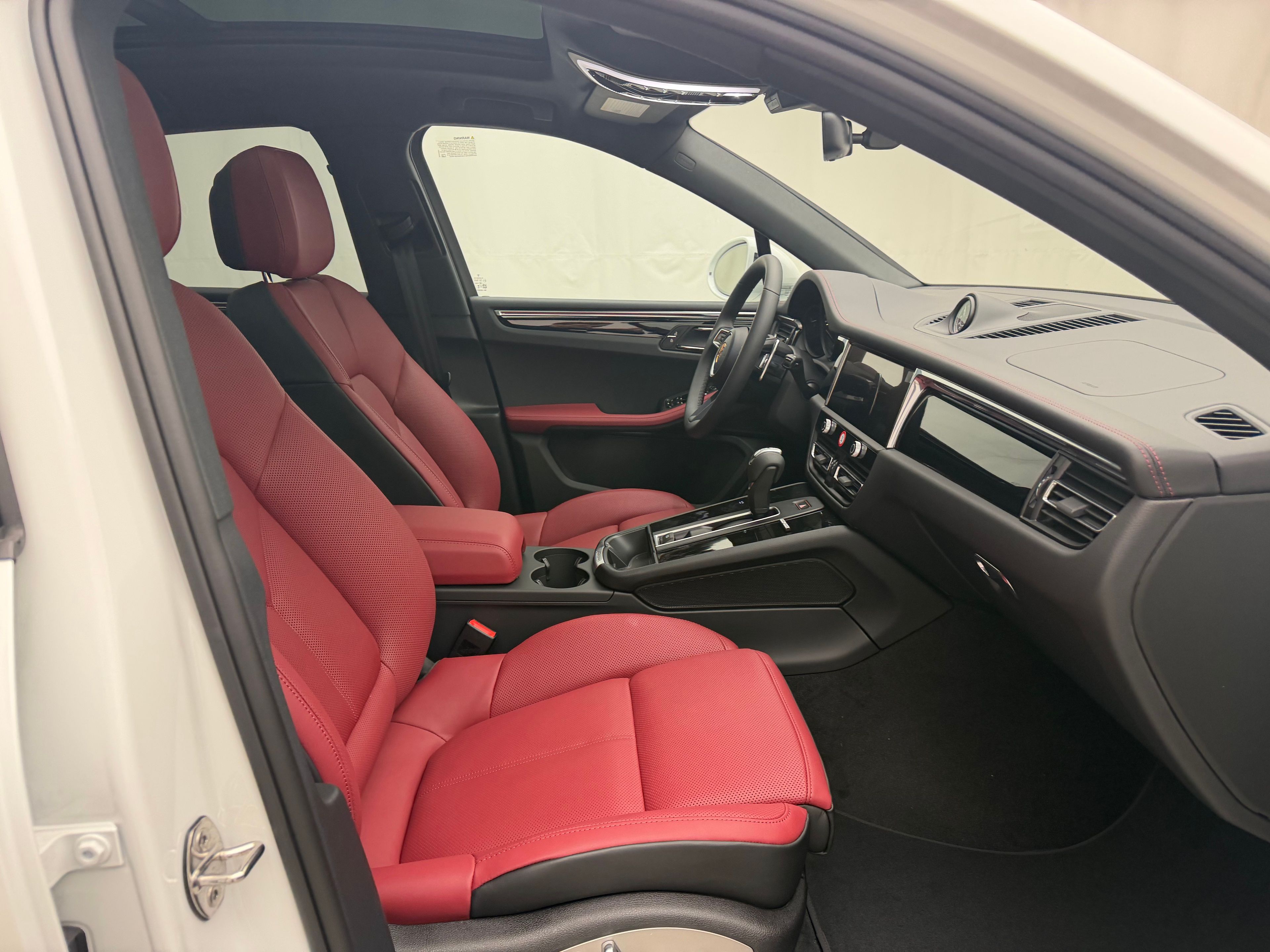 Thumbnail: 2026 Porsche Macan - 19