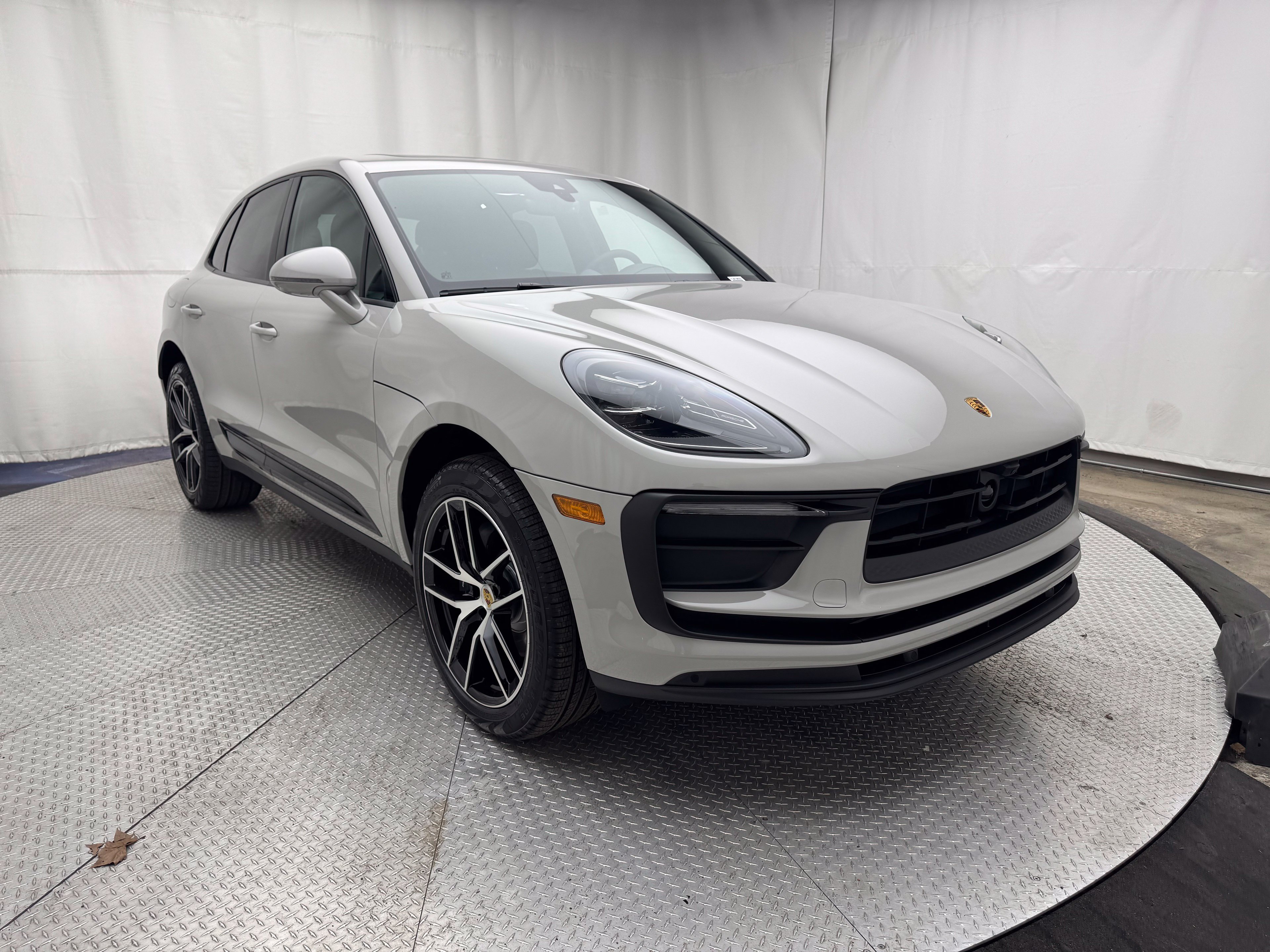 Thumbnail: 2026 Porsche Macan - 19