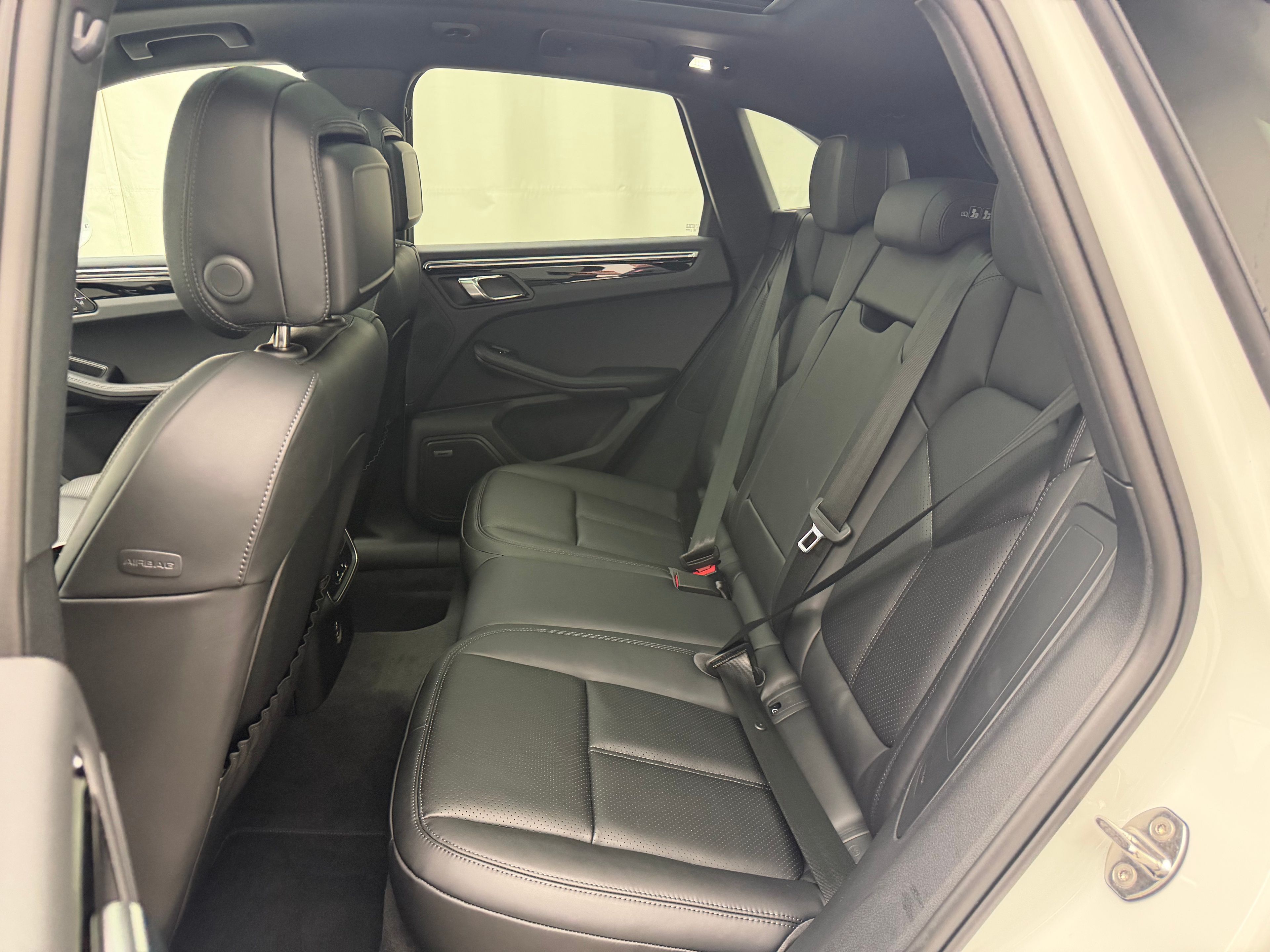 Thumbnail: 2026 Porsche Macan - 25