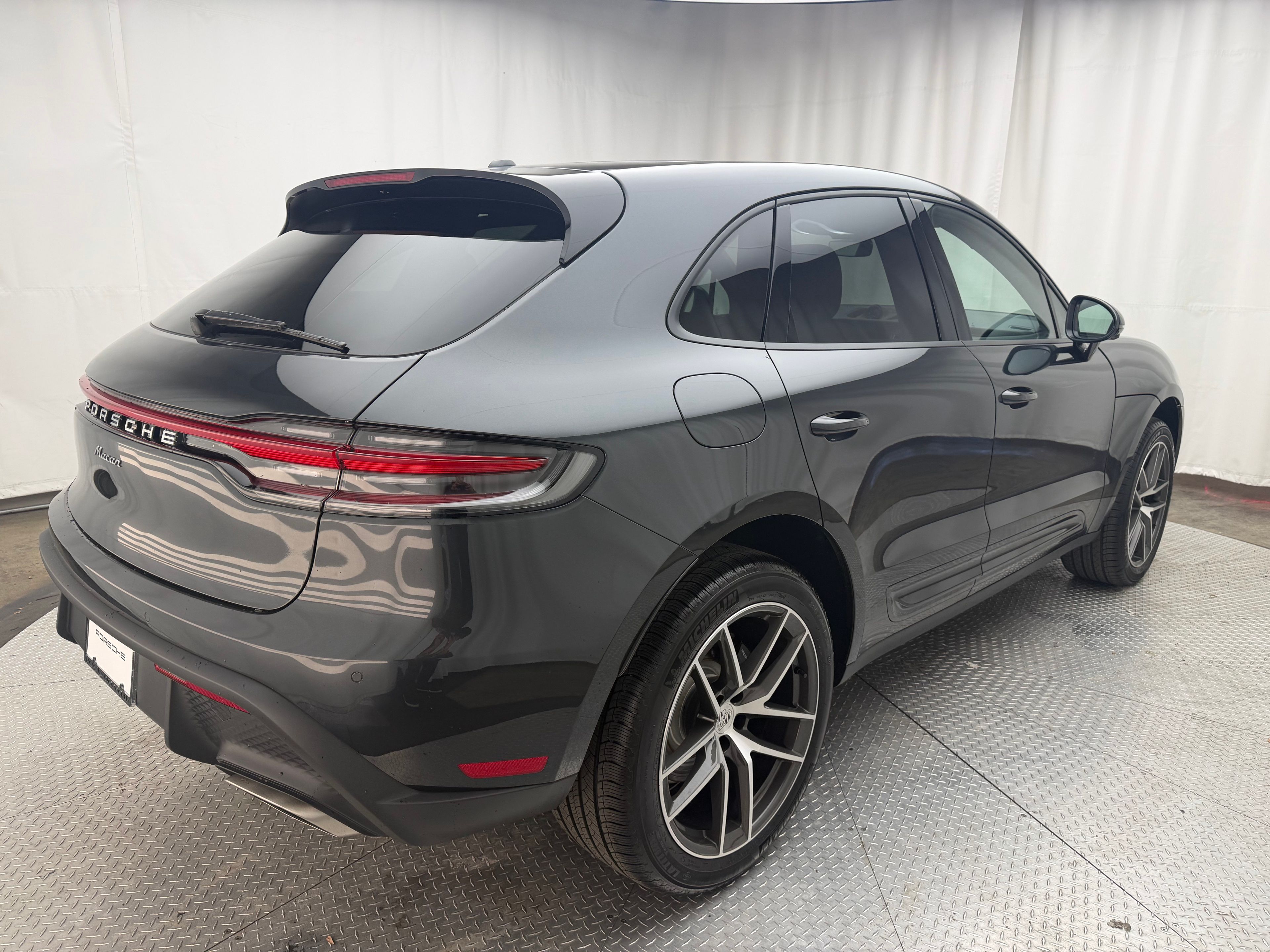 Thumbnail: 2026 Porsche Macan - 10