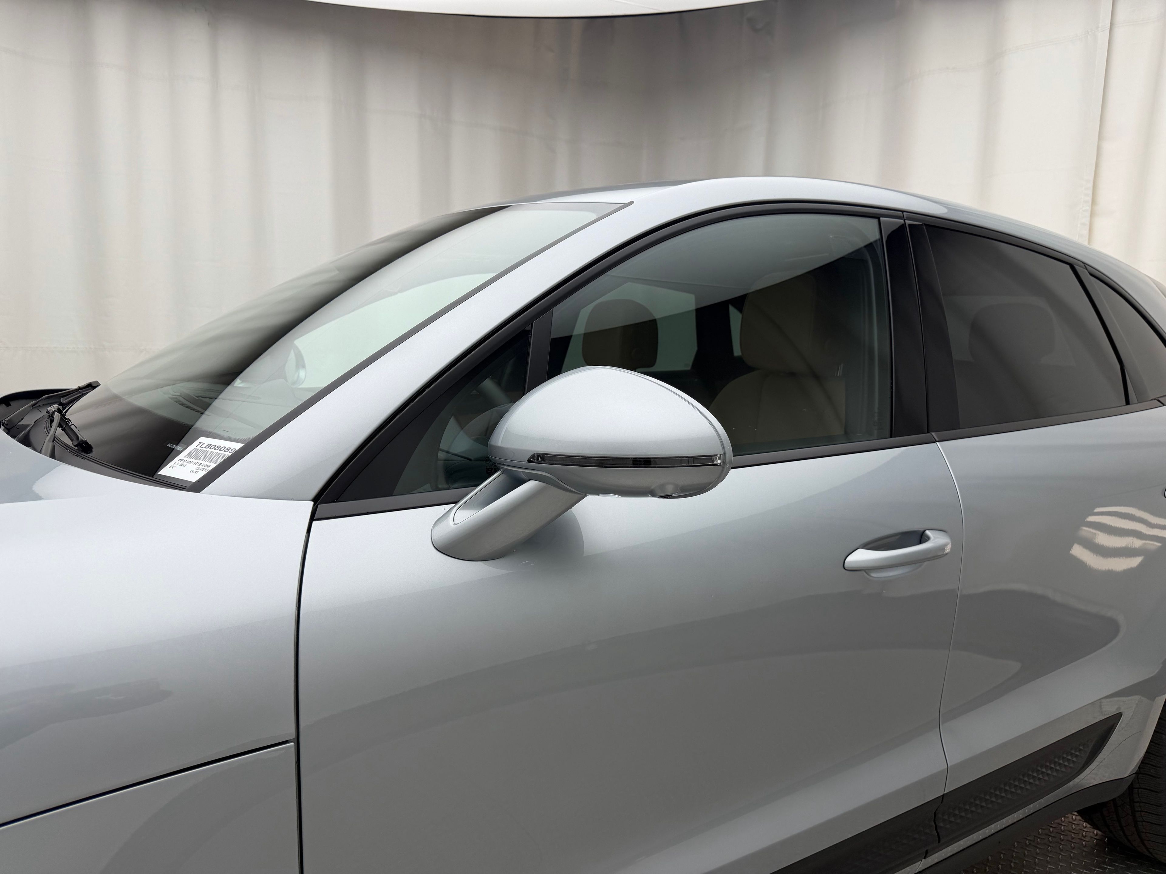 Thumbnail: 2026 Porsche Macan - 9