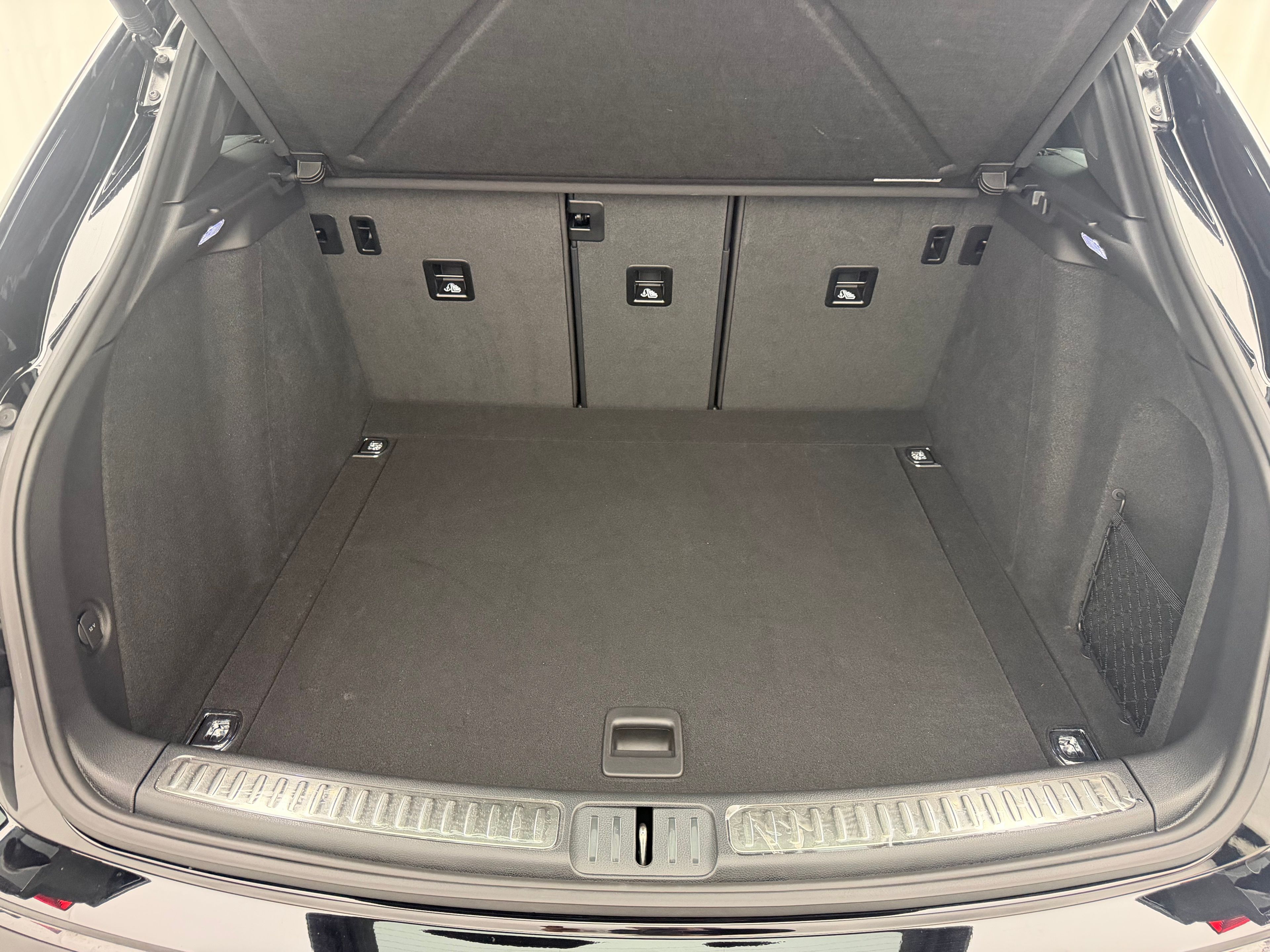 Thumbnail: 2025 Porsche Macan - 21