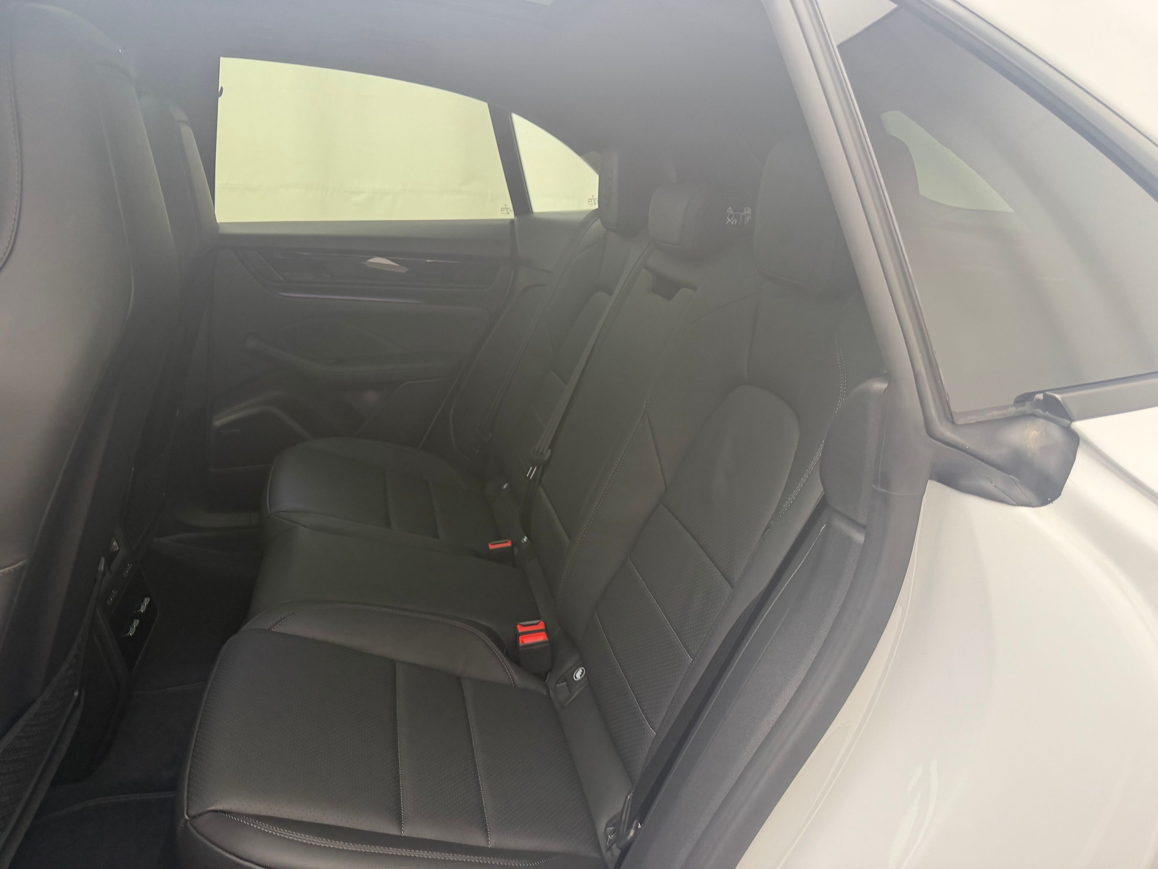 Thumbnail: 2026 Porsche Macan - 24