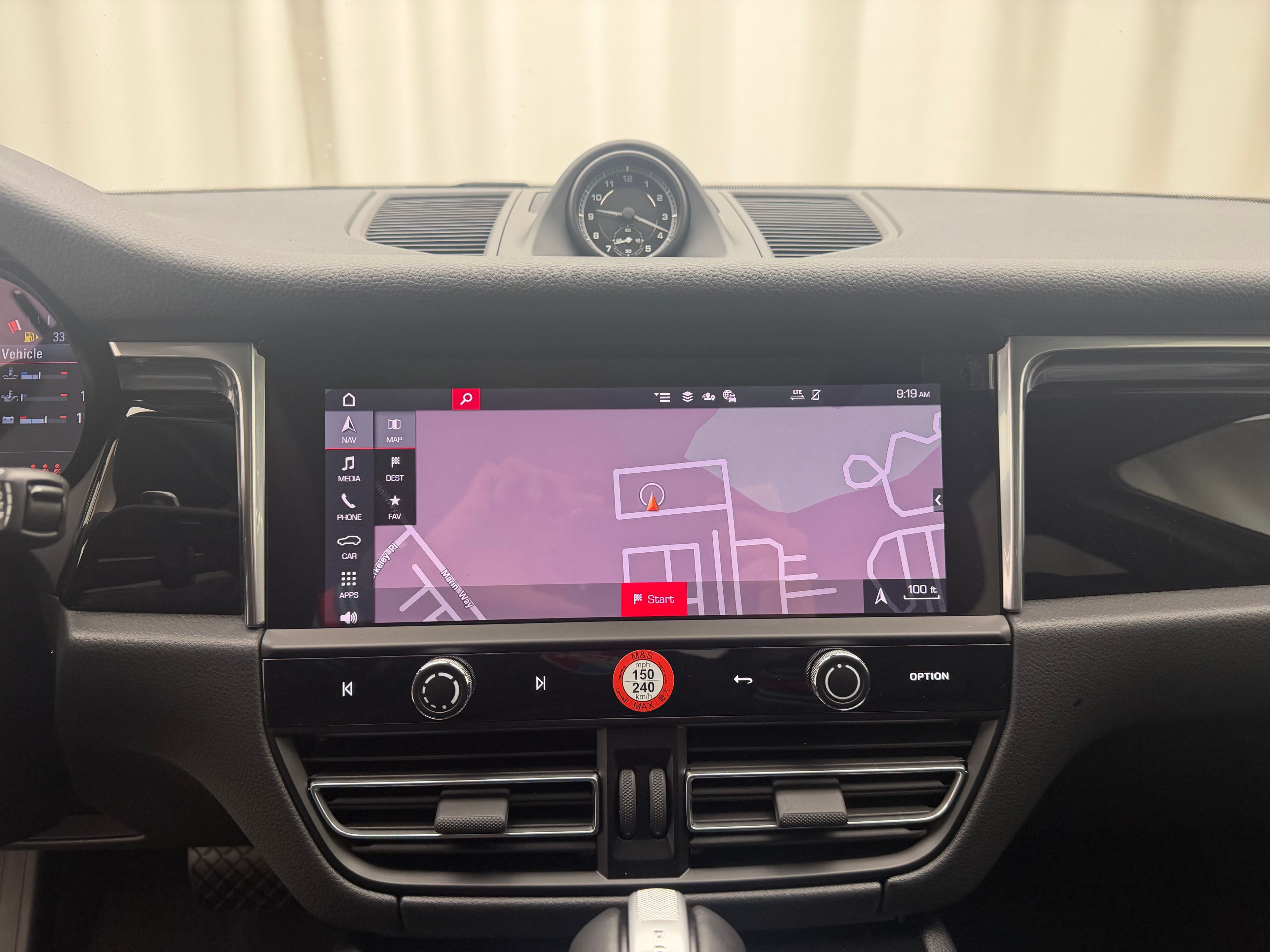 Thumbnail: 2026 Porsche Macan - 31