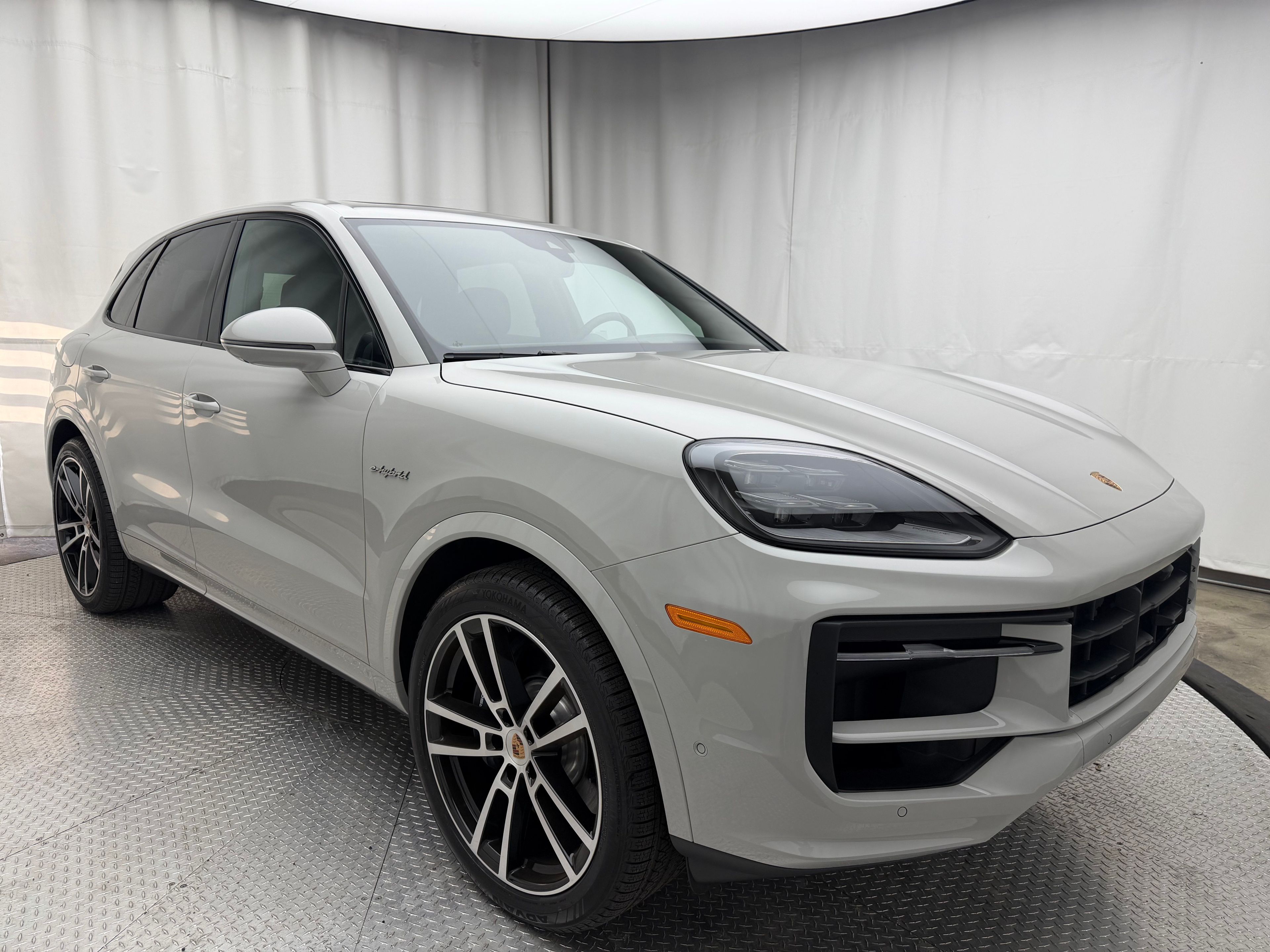 Thumbnail: 2026 Porsche Cayenne - 16