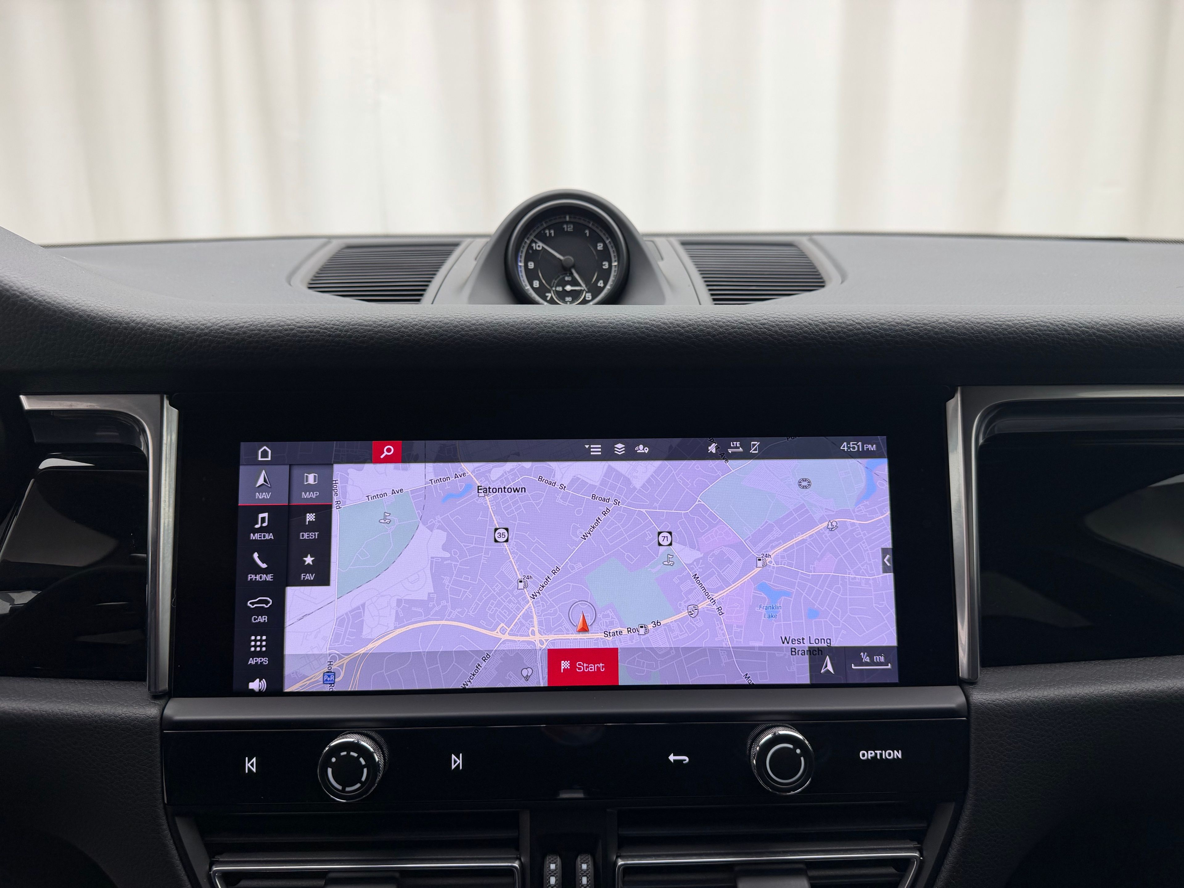 Thumbnail: 2025 Porsche Macan - 28