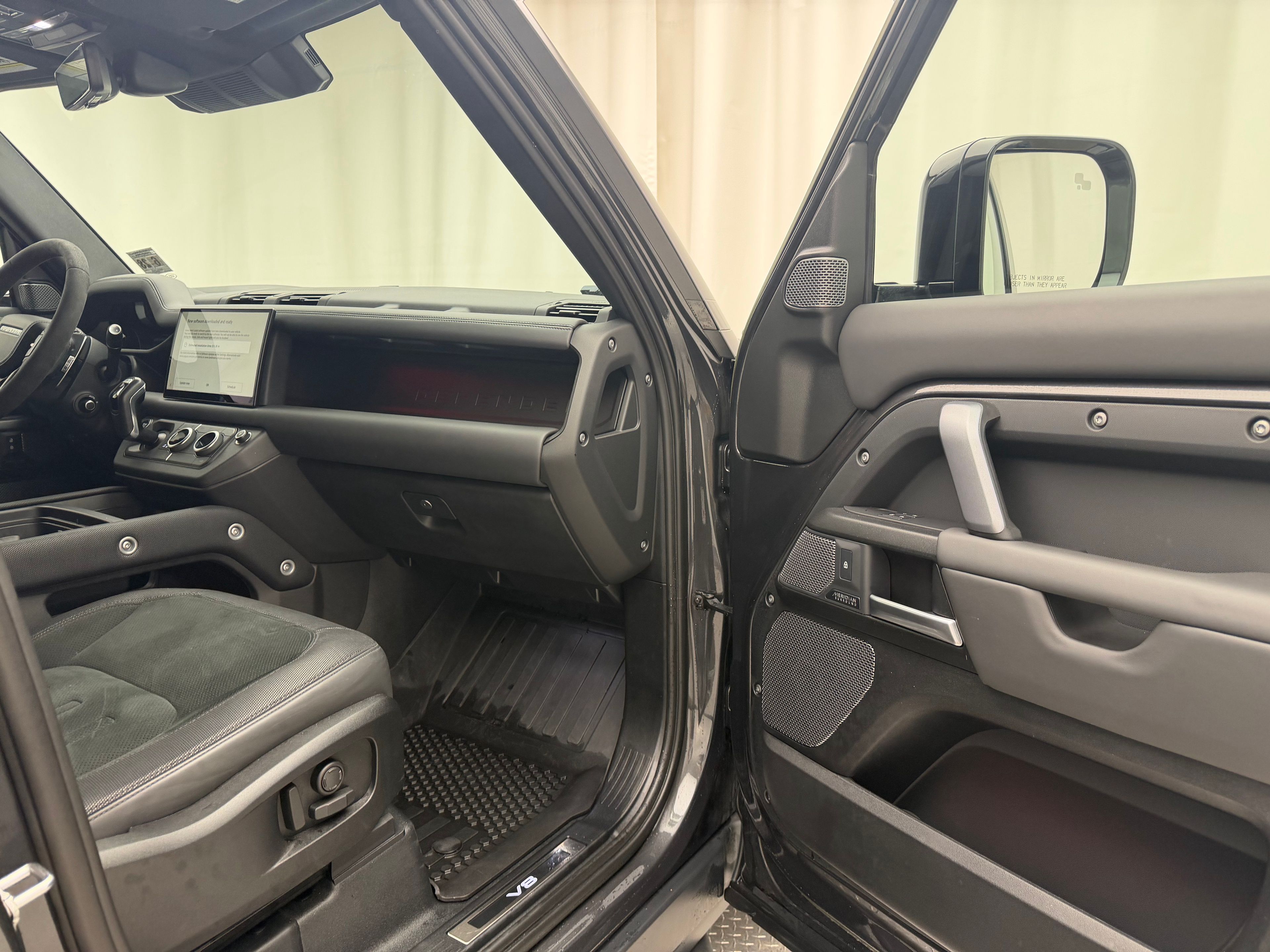 Thumbnail: 2023 Land Rover Defender - 21