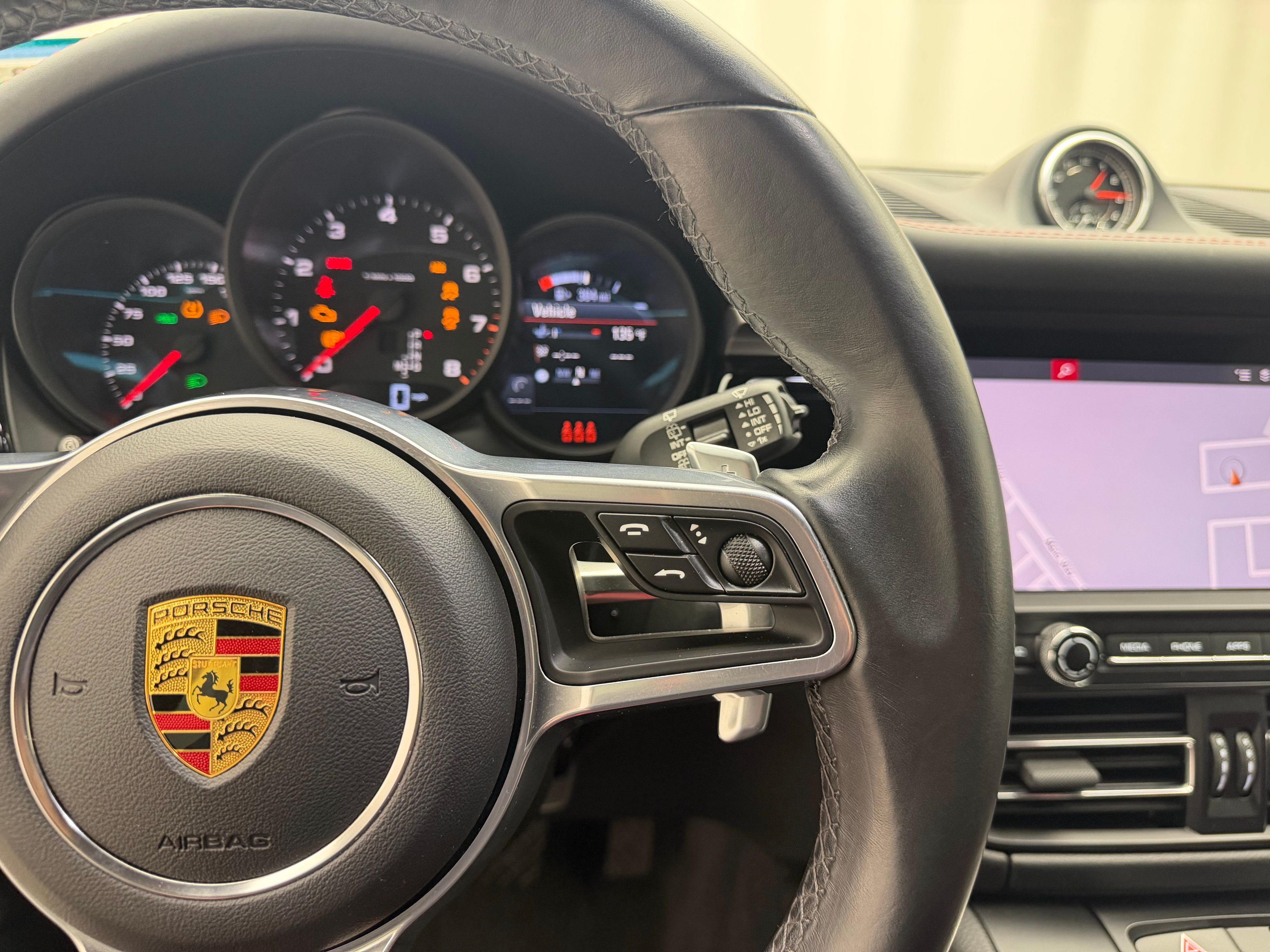 Thumbnail: 2020 Porsche Macan - 30