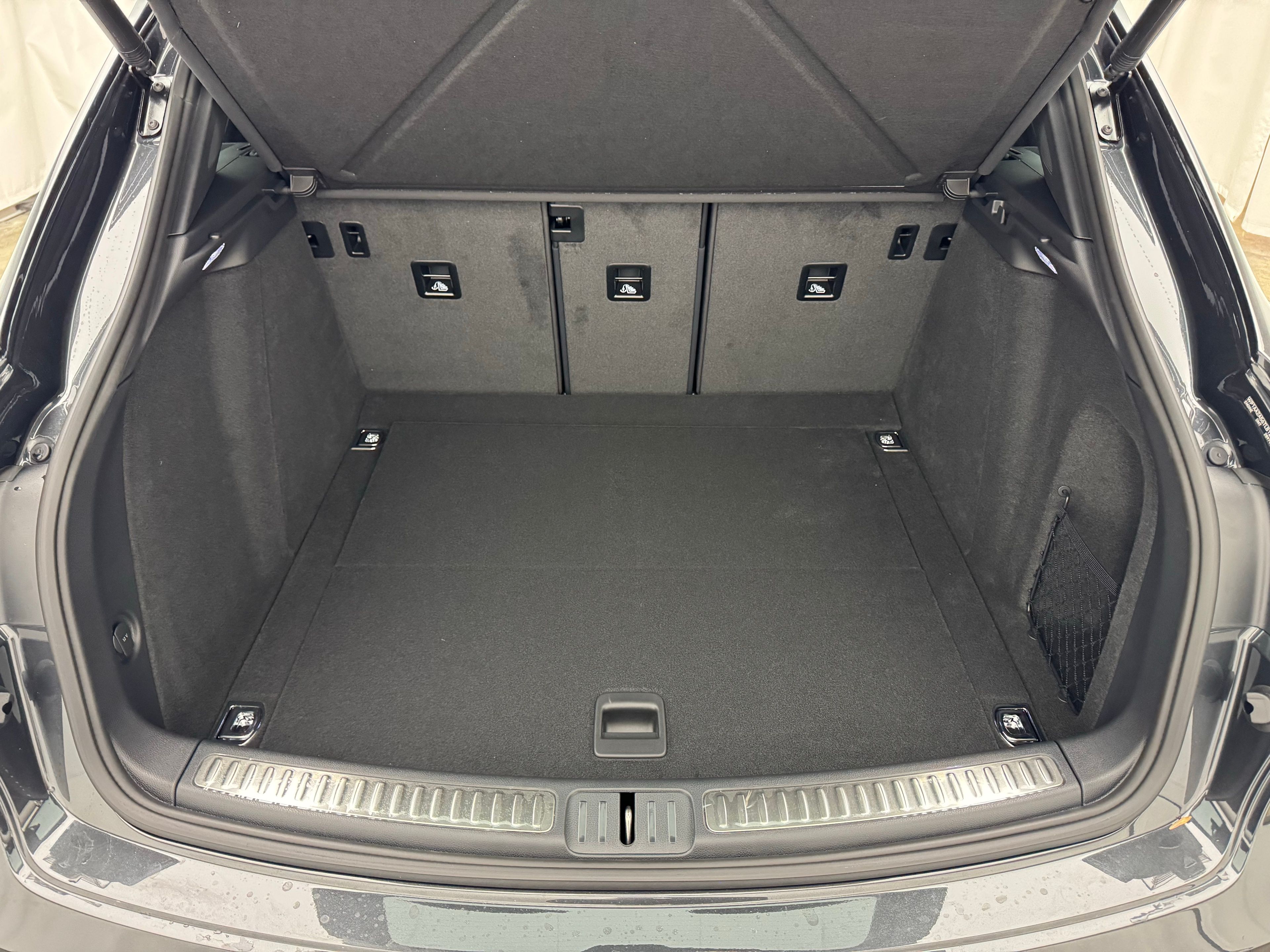 Thumbnail: 2026 Porsche Macan - 9