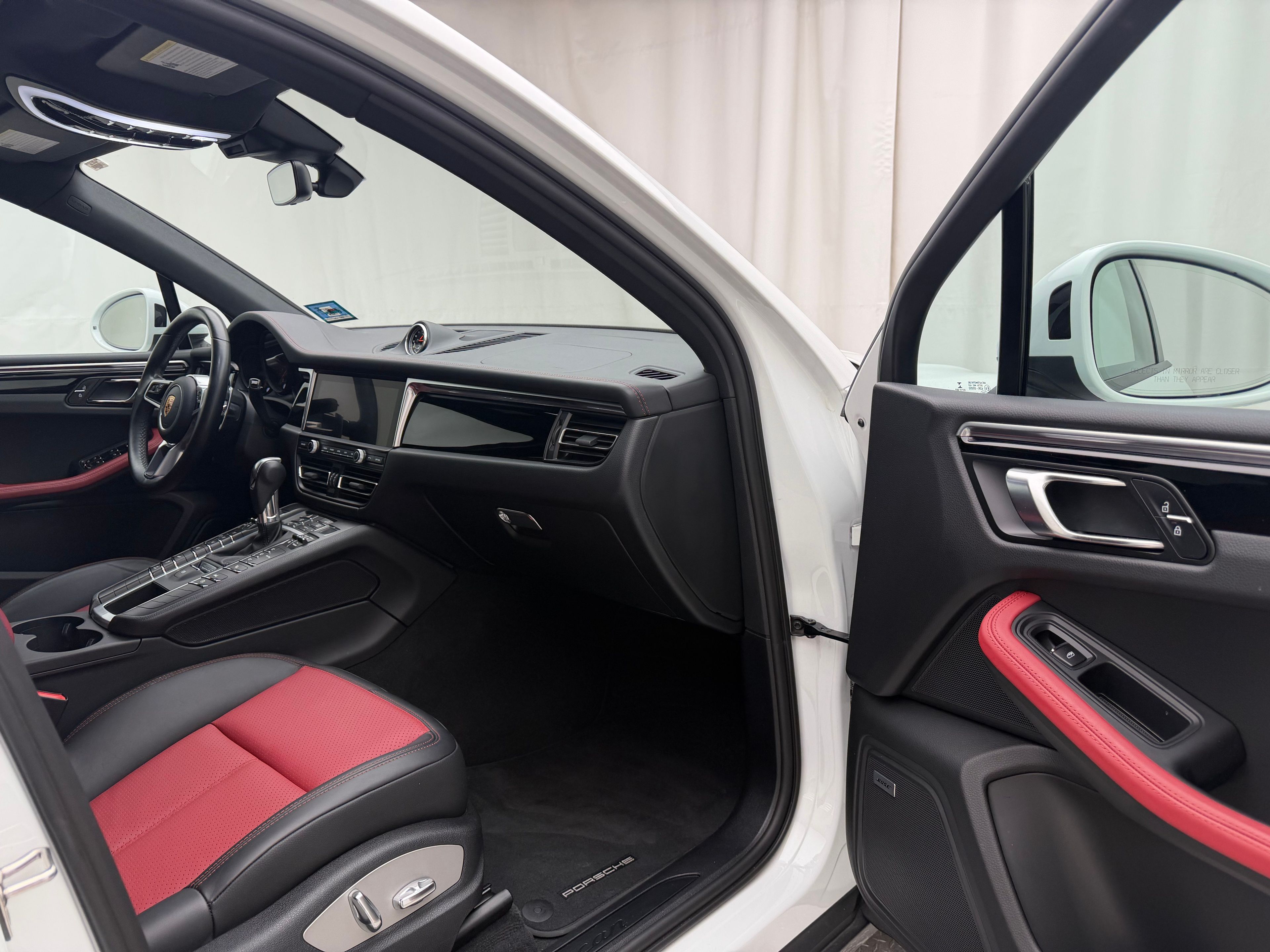 Thumbnail: 2020 Porsche Macan - 13