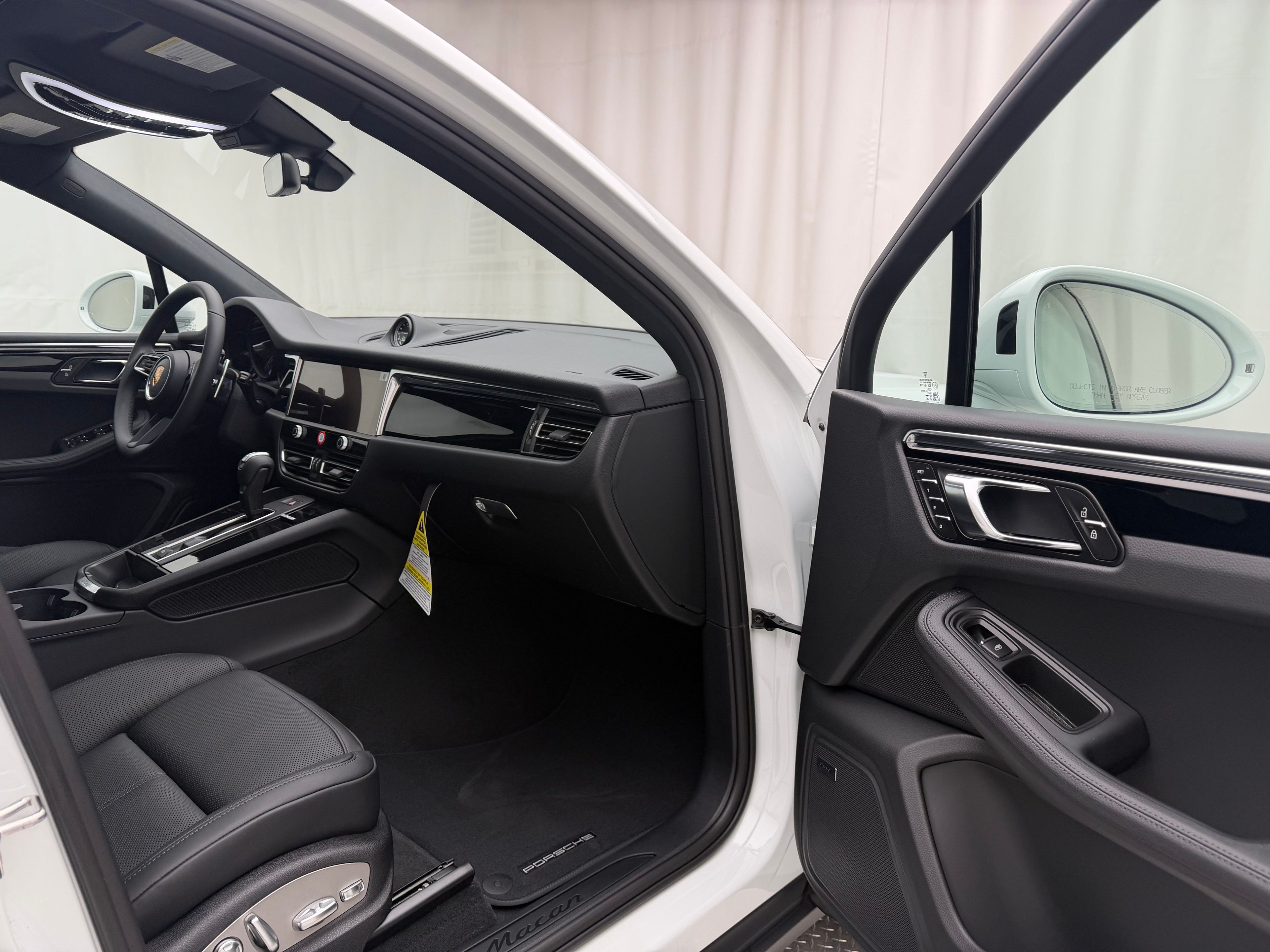 Thumbnail: 2026 Porsche Macan - 9