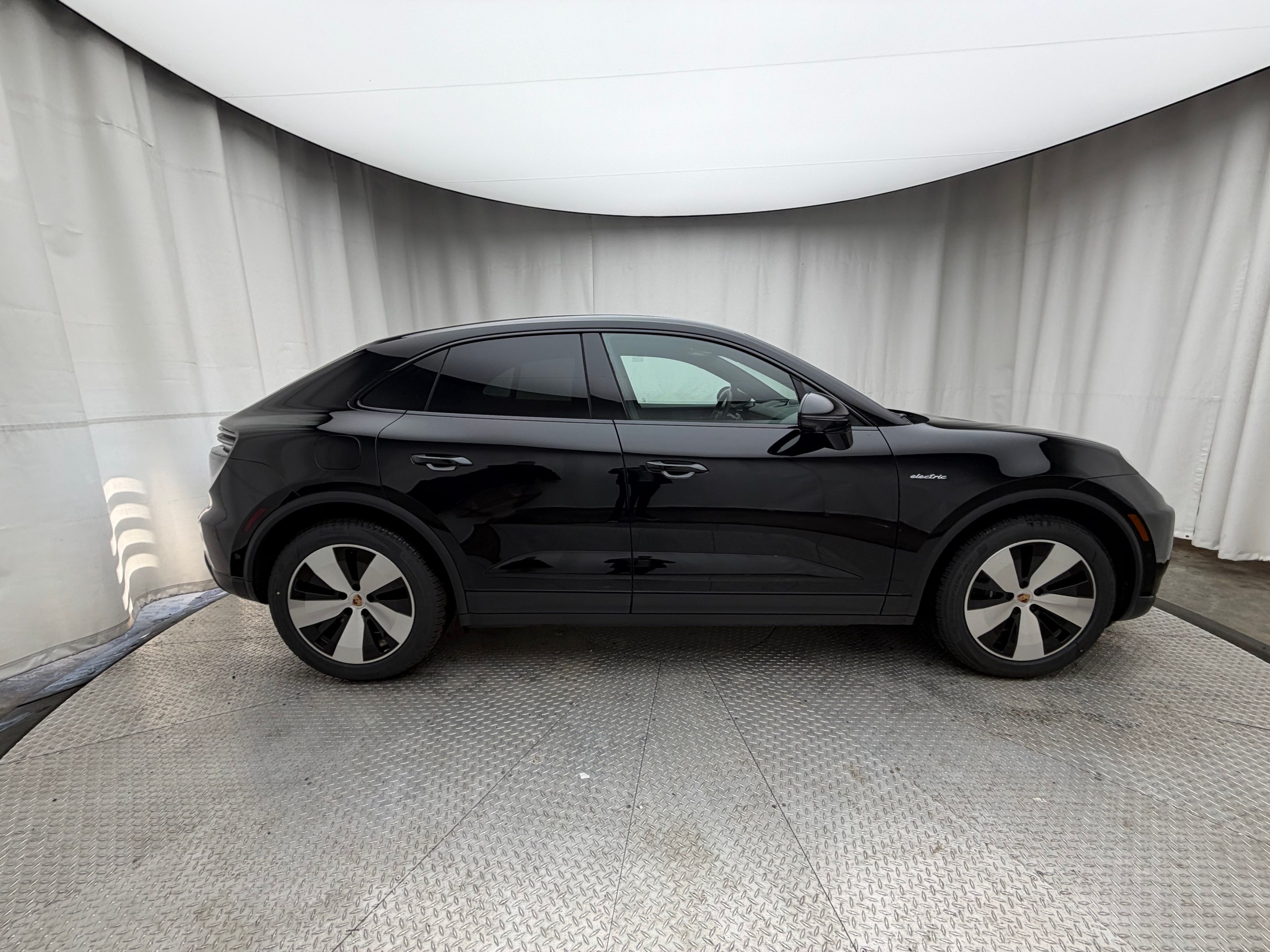 Thumbnail: 2026 Porsche Macan - 14