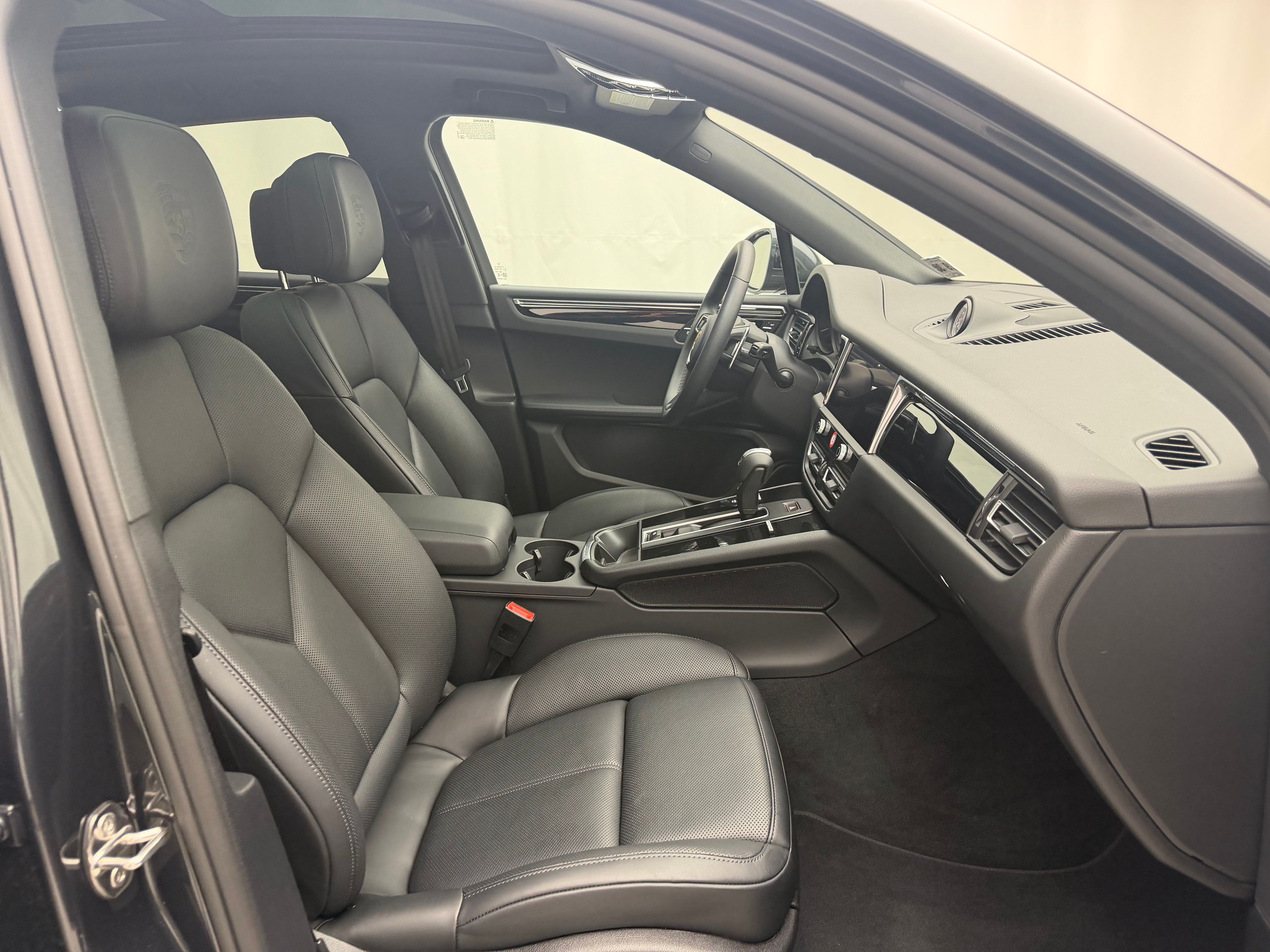 Thumbnail: 2026 Porsche Macan - 24