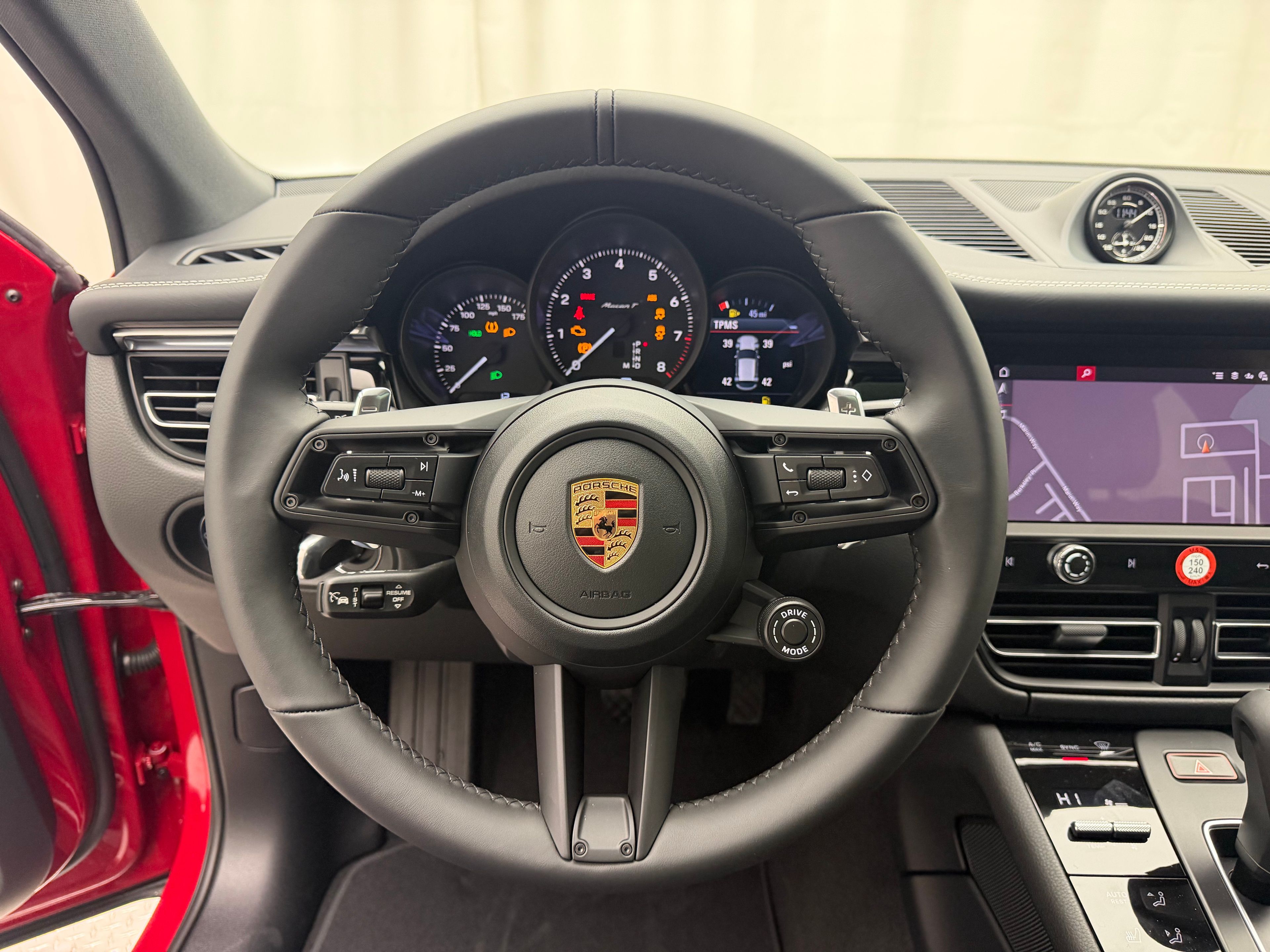 Thumbnail: 2026 Porsche Macan - 6