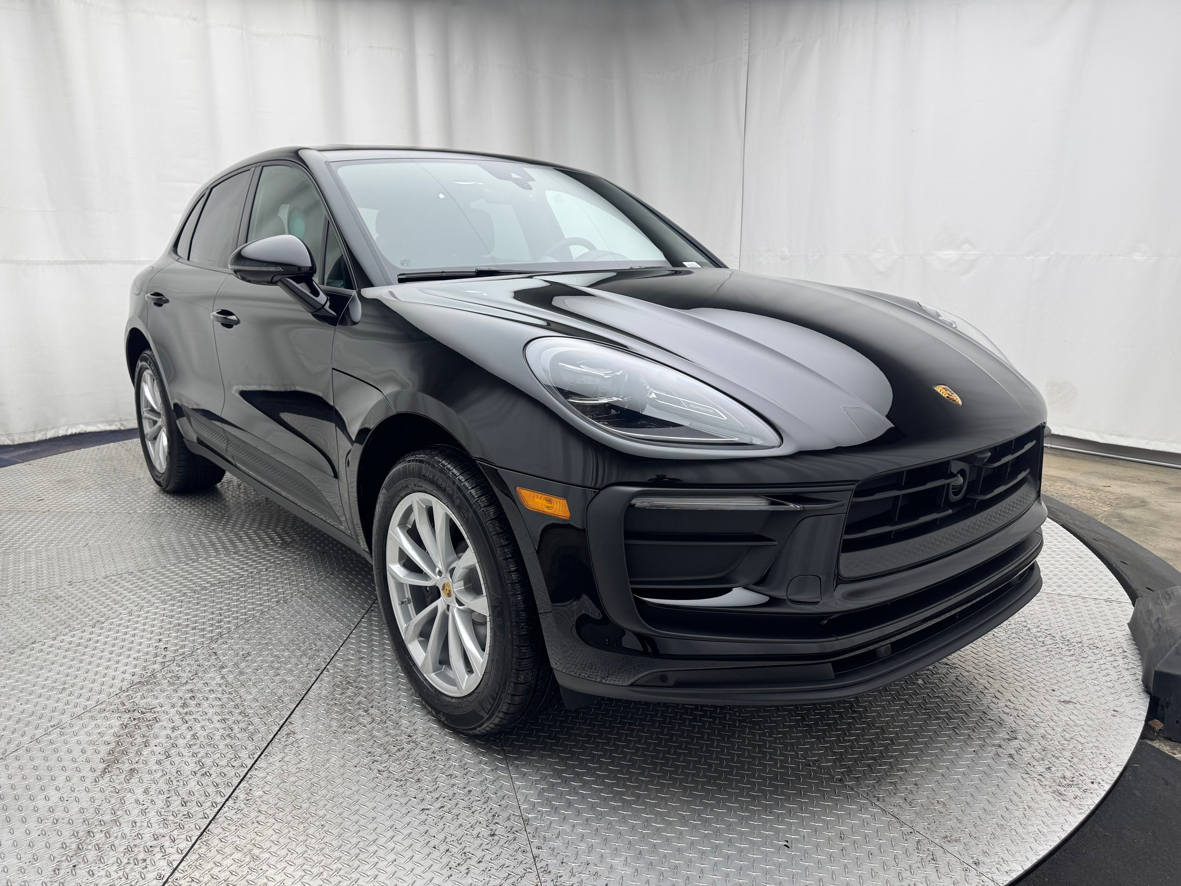 Thumbnail: 2026 Porsche Macan - 19