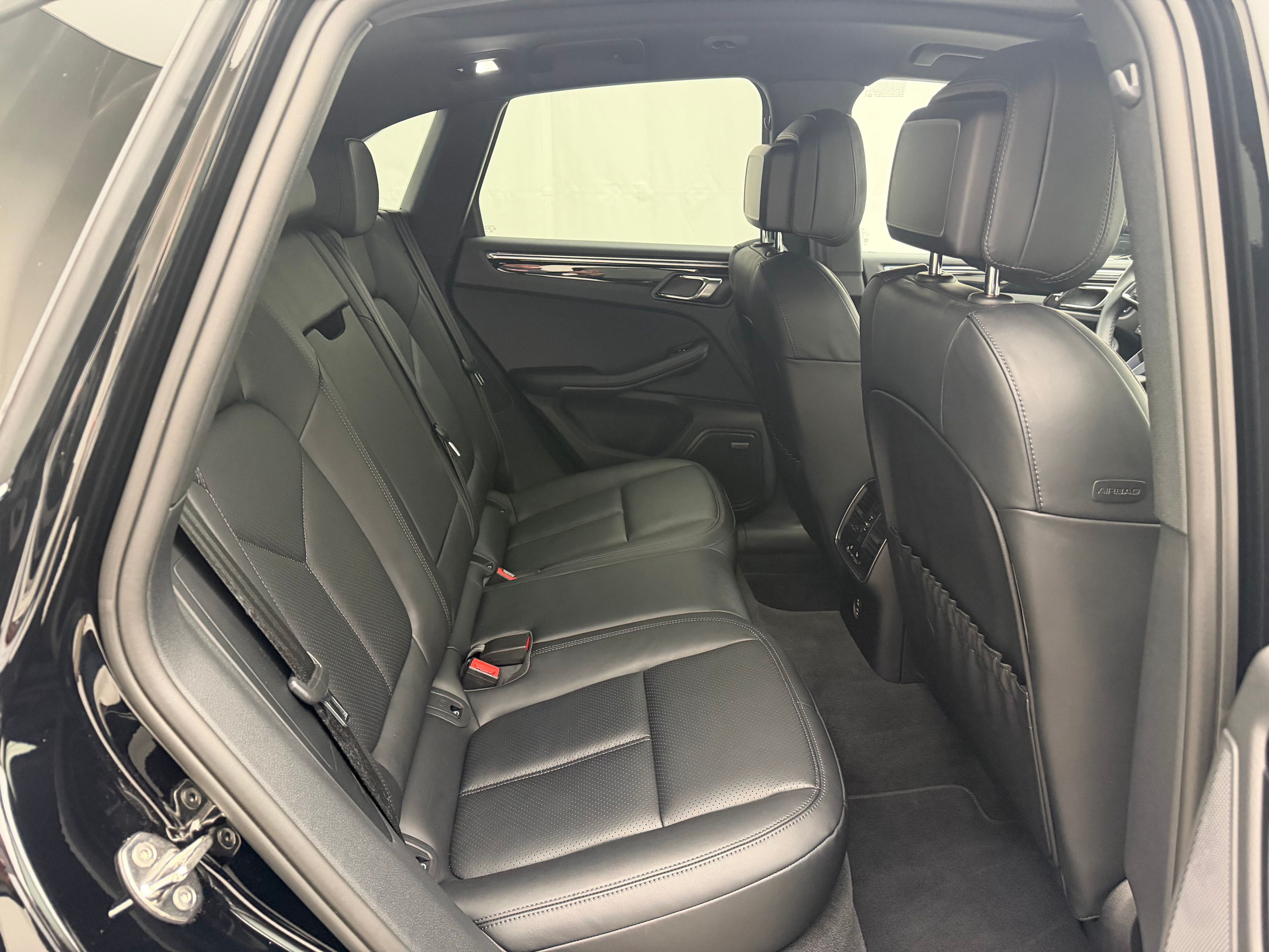 Thumbnail: 2025 Porsche Macan - 23