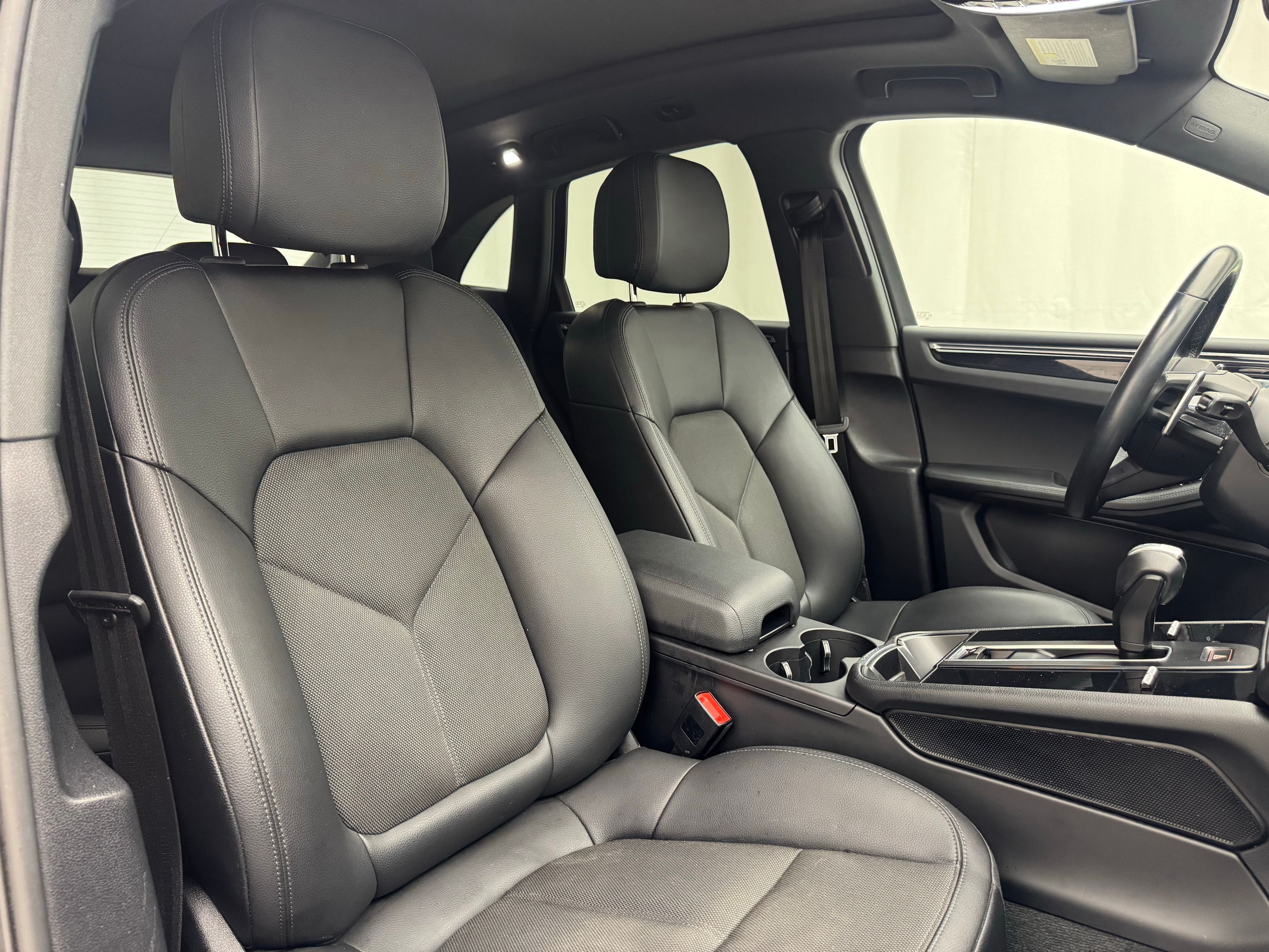 Thumbnail: 2023 Porsche Macan - 21