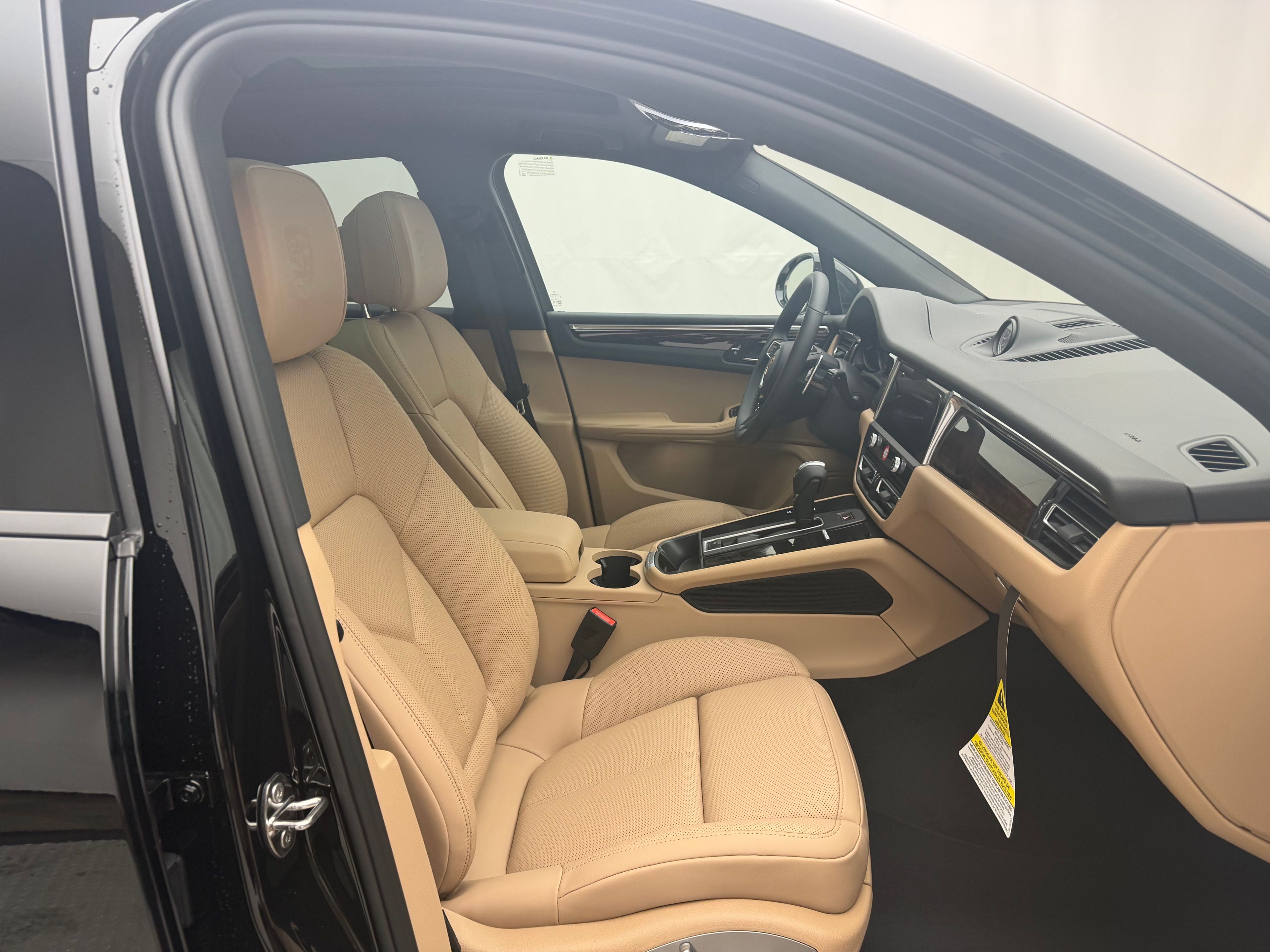 Thumbnail: 2026 Porsche Macan - 21