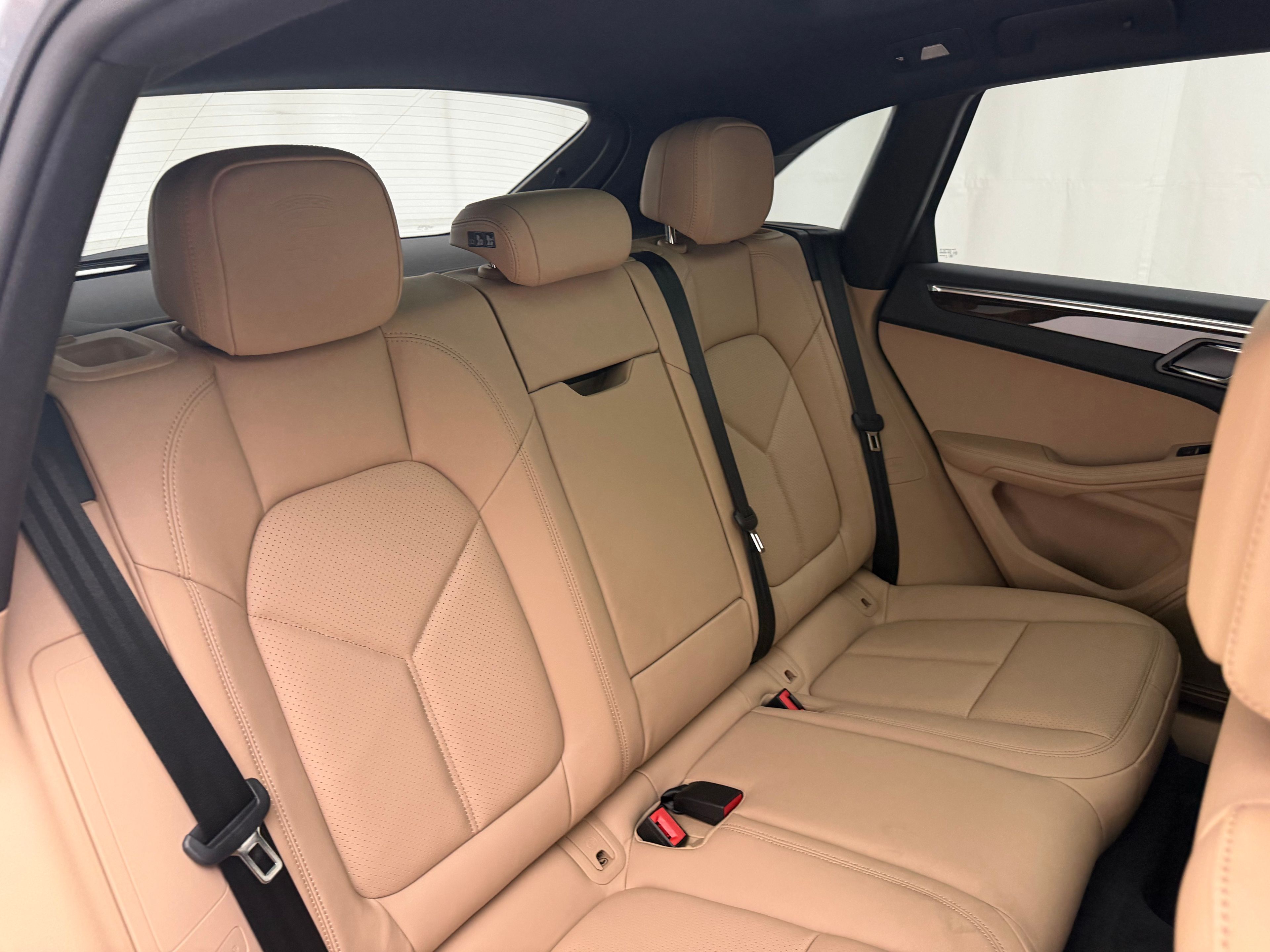 Thumbnail: 2026 Porsche Macan - 25