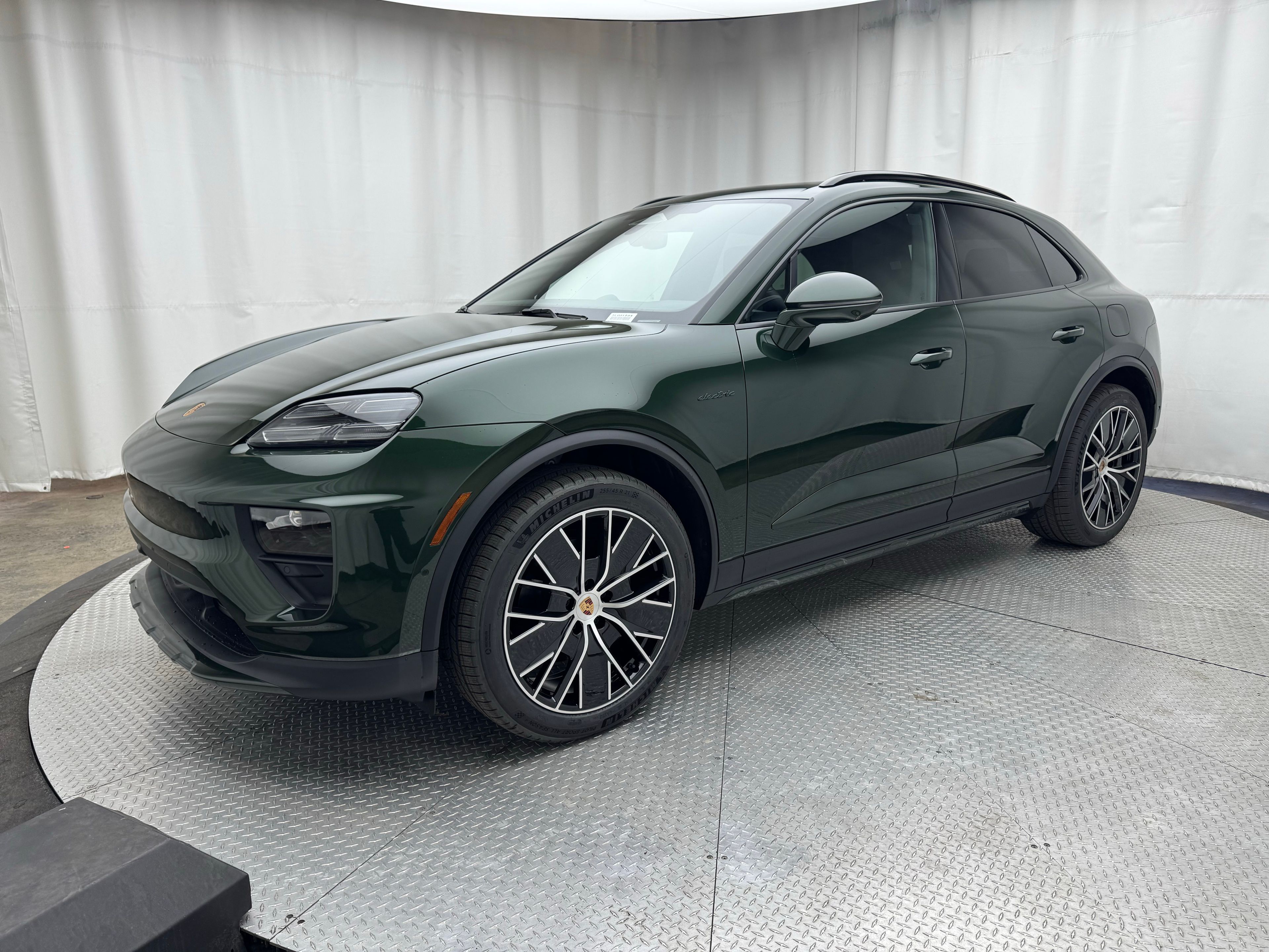 Thumbnail: 2026 Porsche Macan - 1