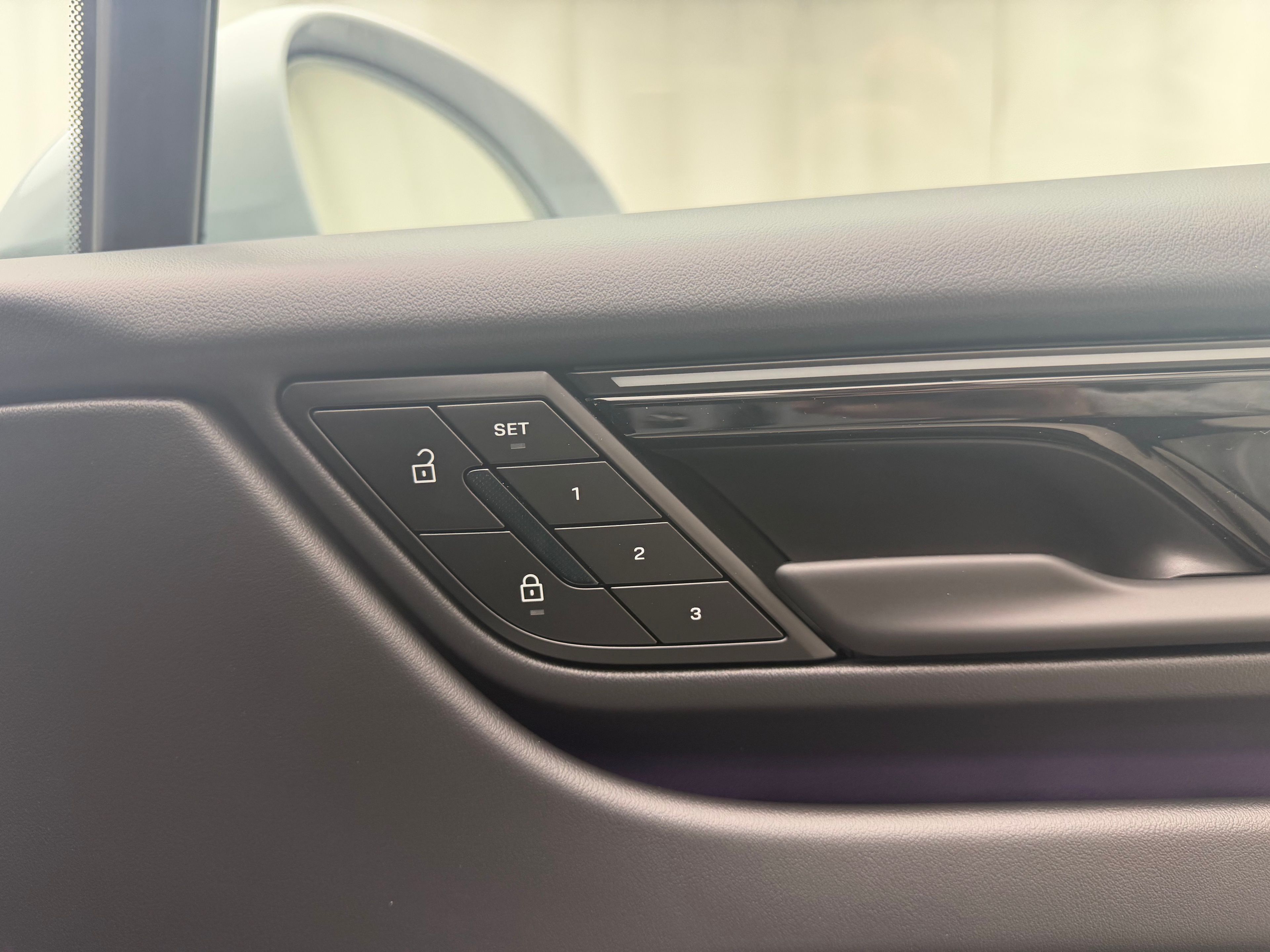 Thumbnail: 2026 Porsche Macan - 15