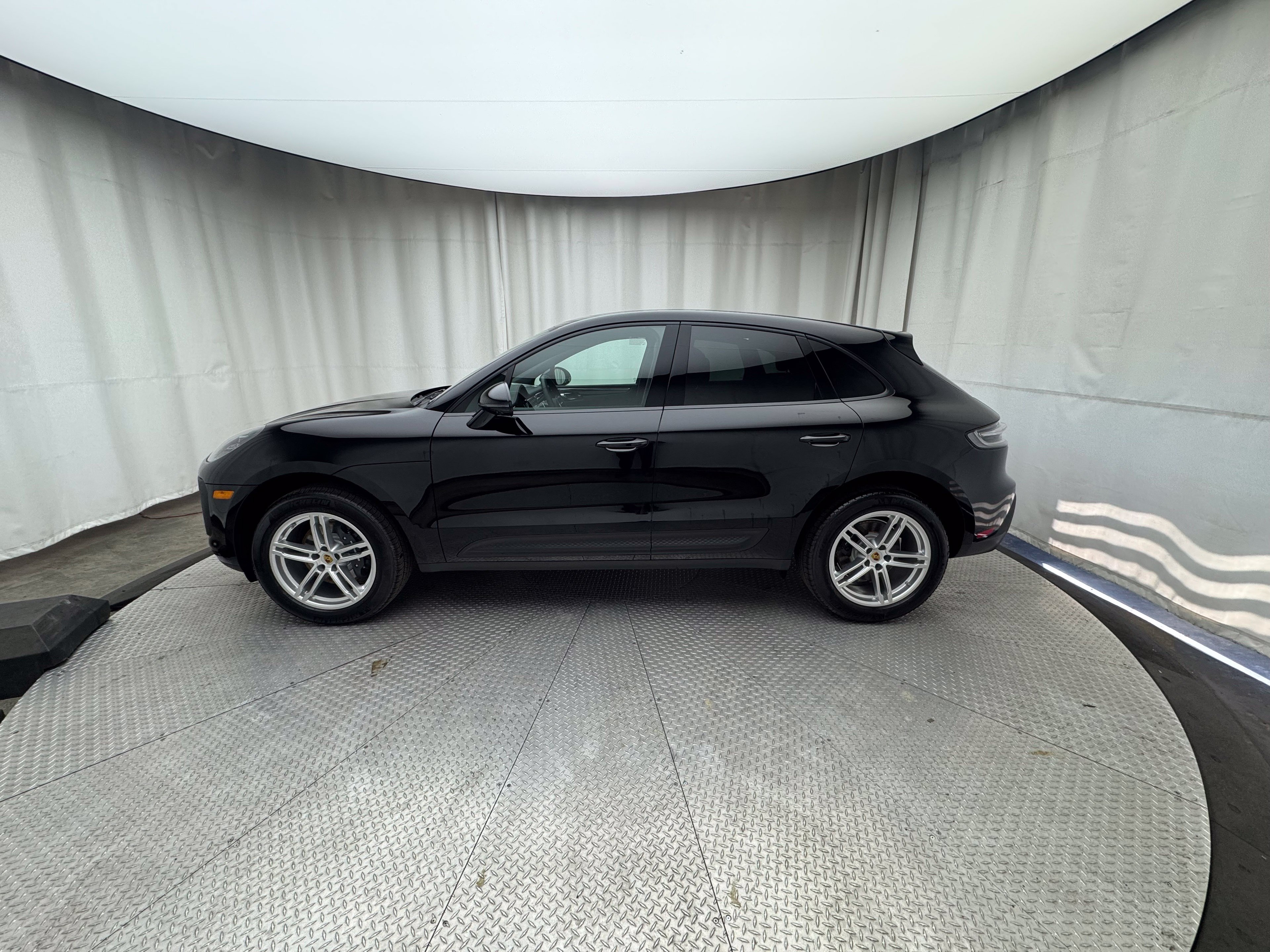 Thumbnail: 2026 Porsche Macan - 2