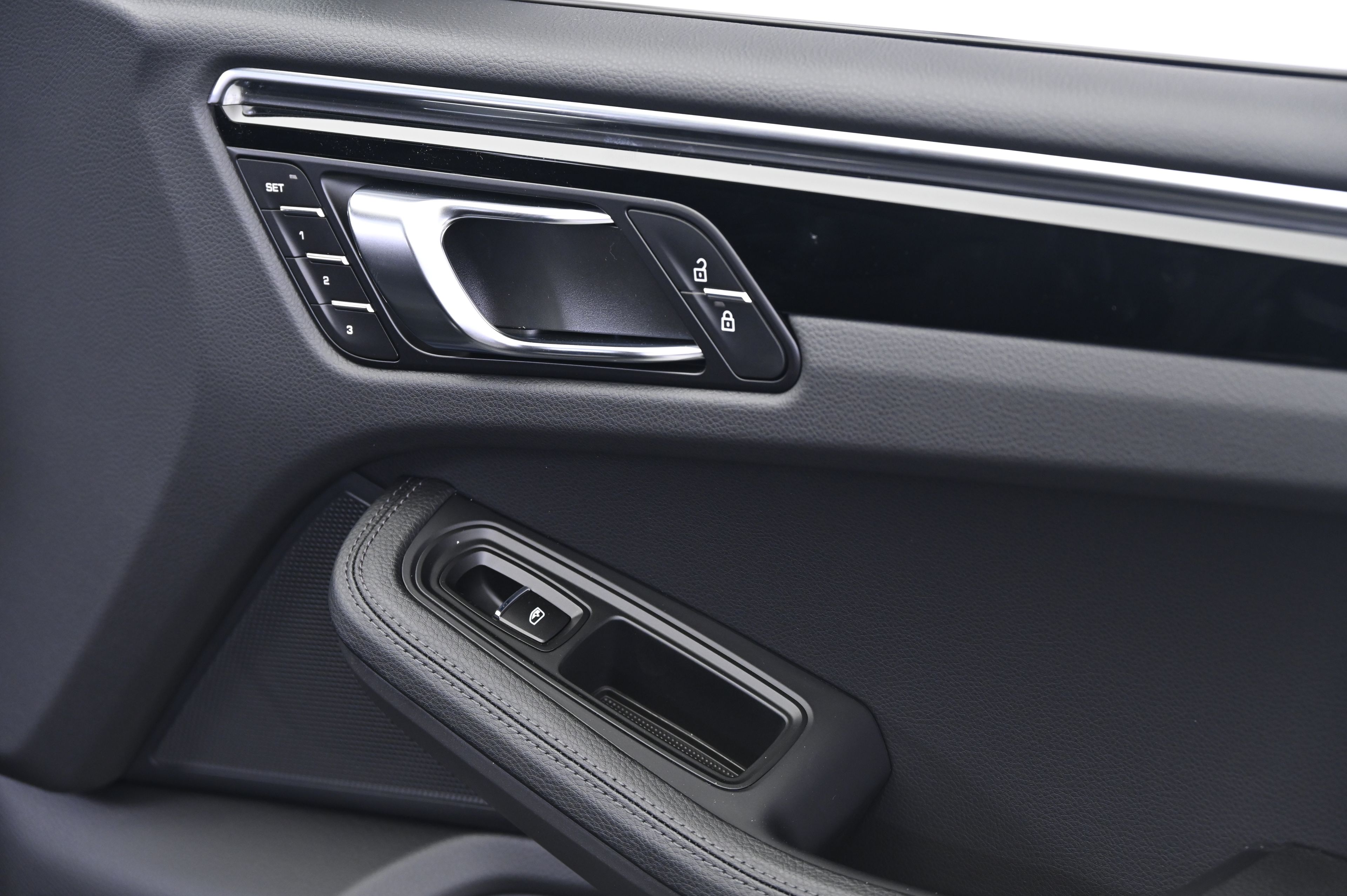 Thumbnail: 2025 Porsche Macan - 20