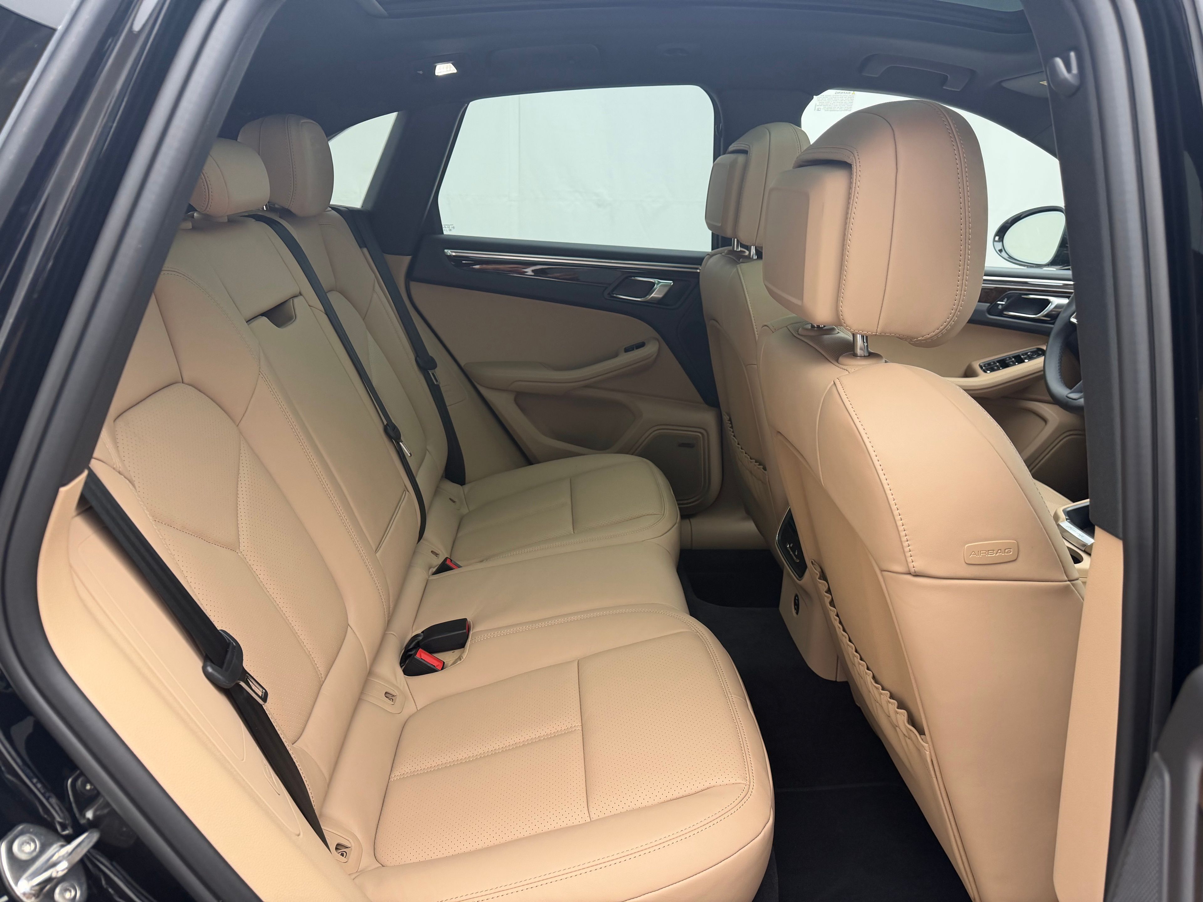 Thumbnail: 2026 Porsche Macan - 26