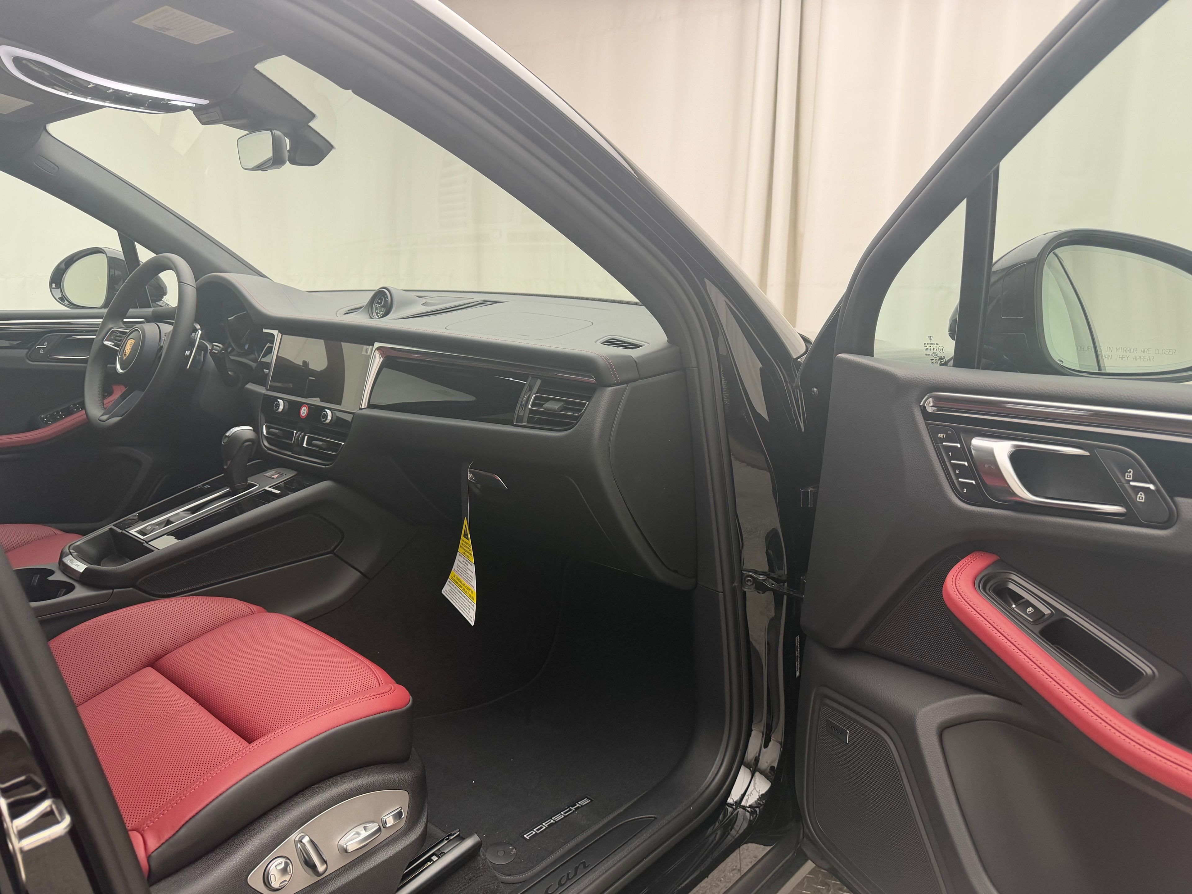 Thumbnail: 2026 Porsche Macan - 13