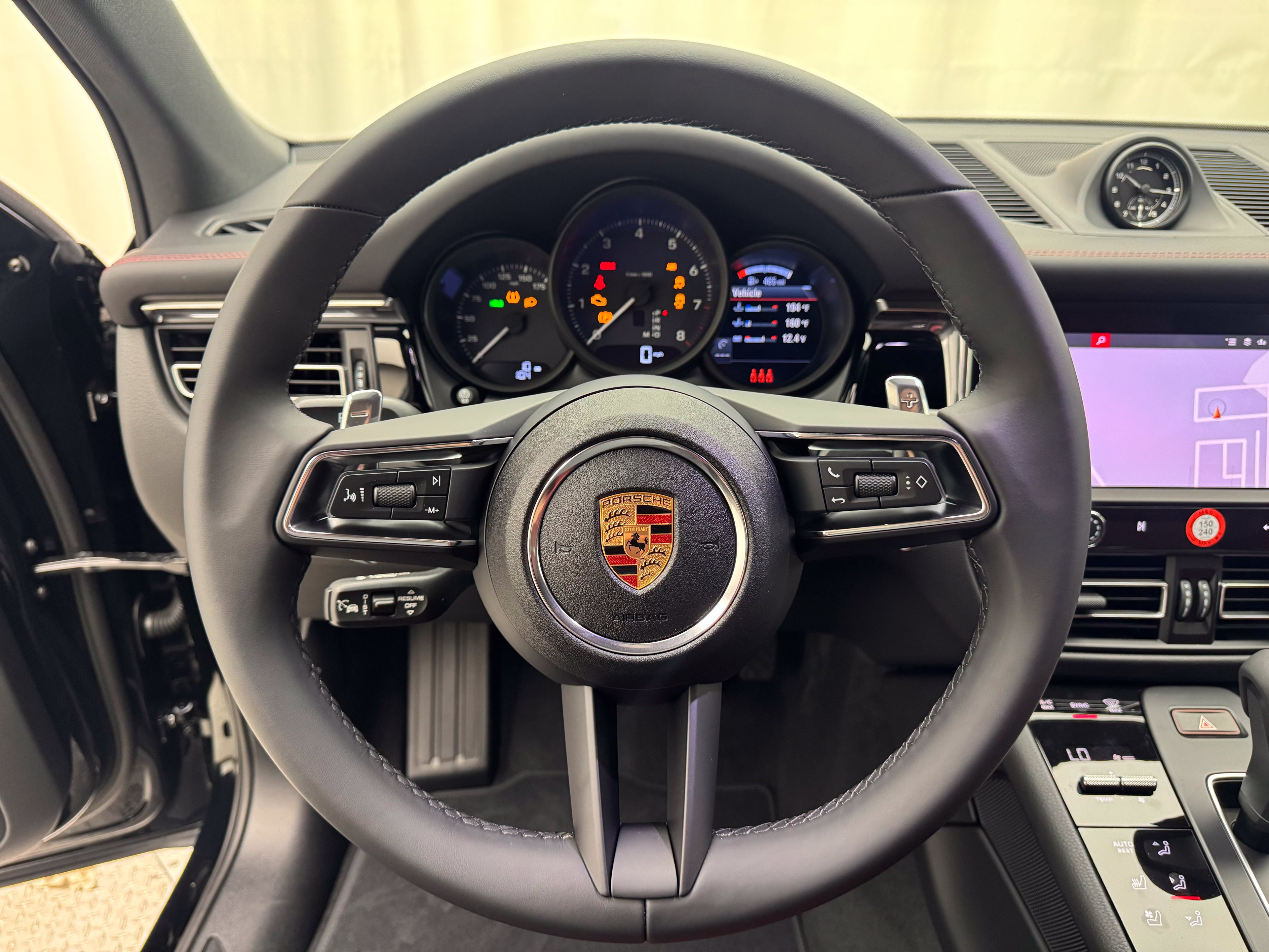 Thumbnail: 2026 Porsche Macan - 6