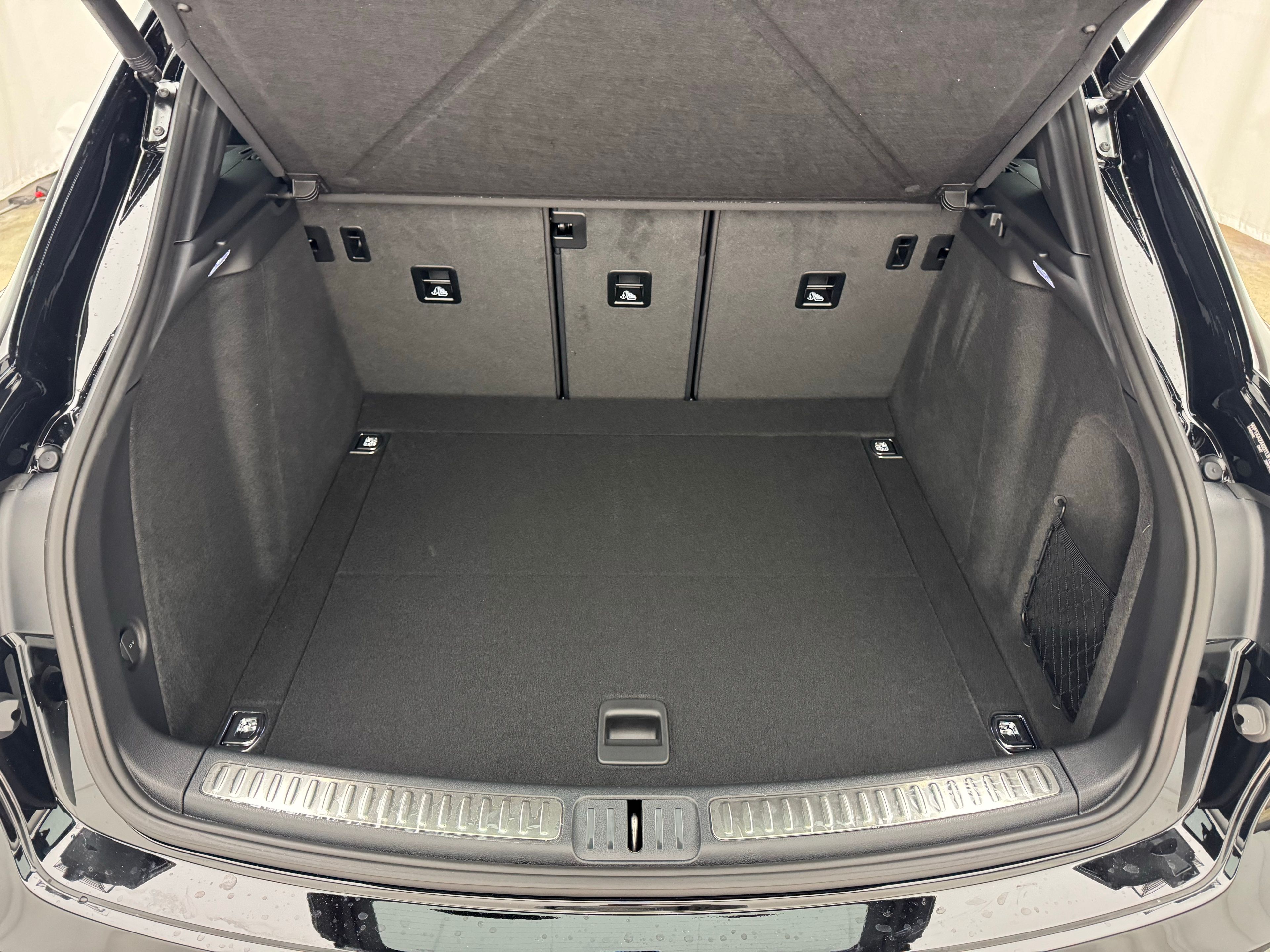 Thumbnail: 2026 Porsche Macan - 14