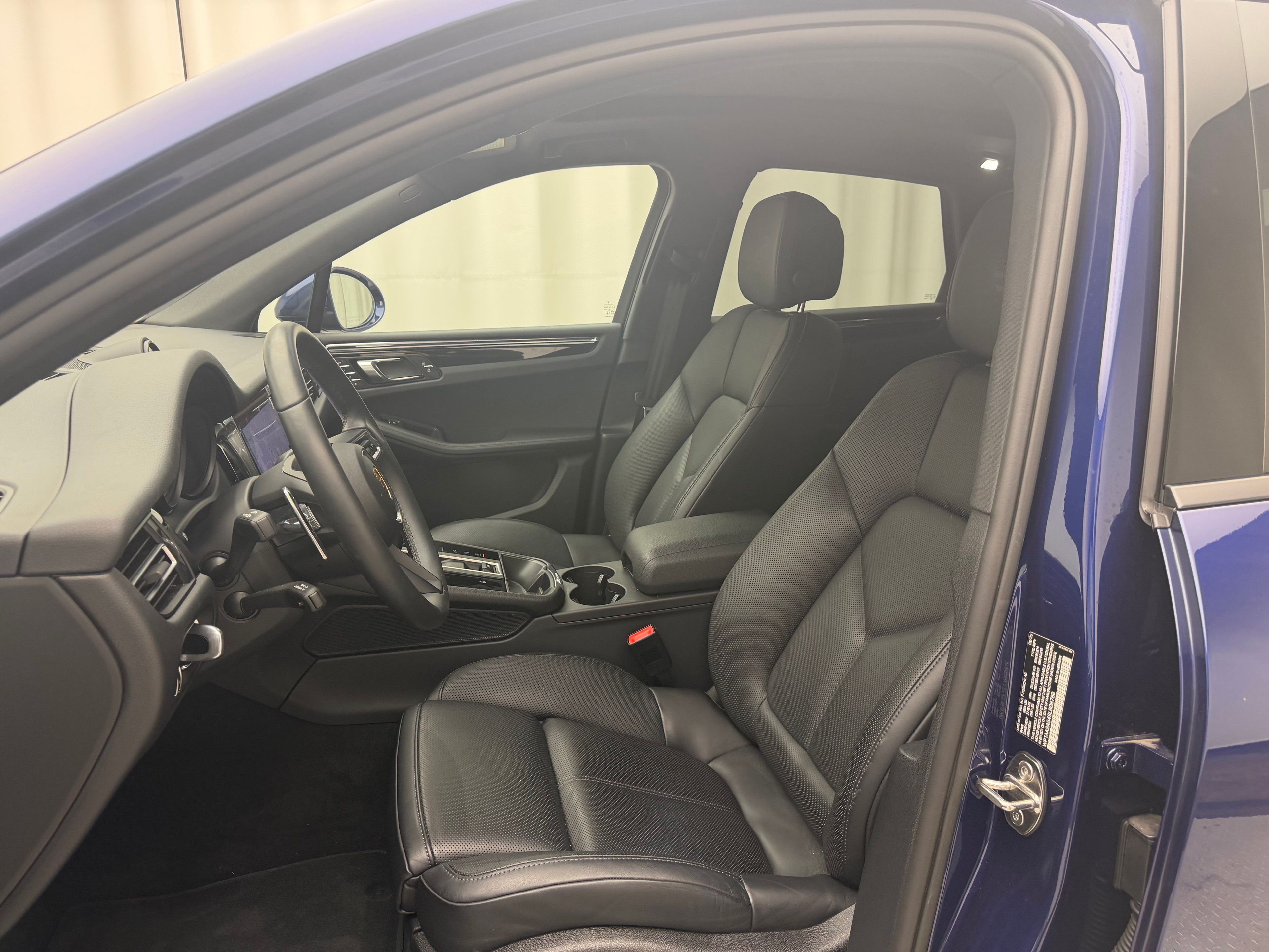 Thumbnail: 2025 Porsche Macan - 5