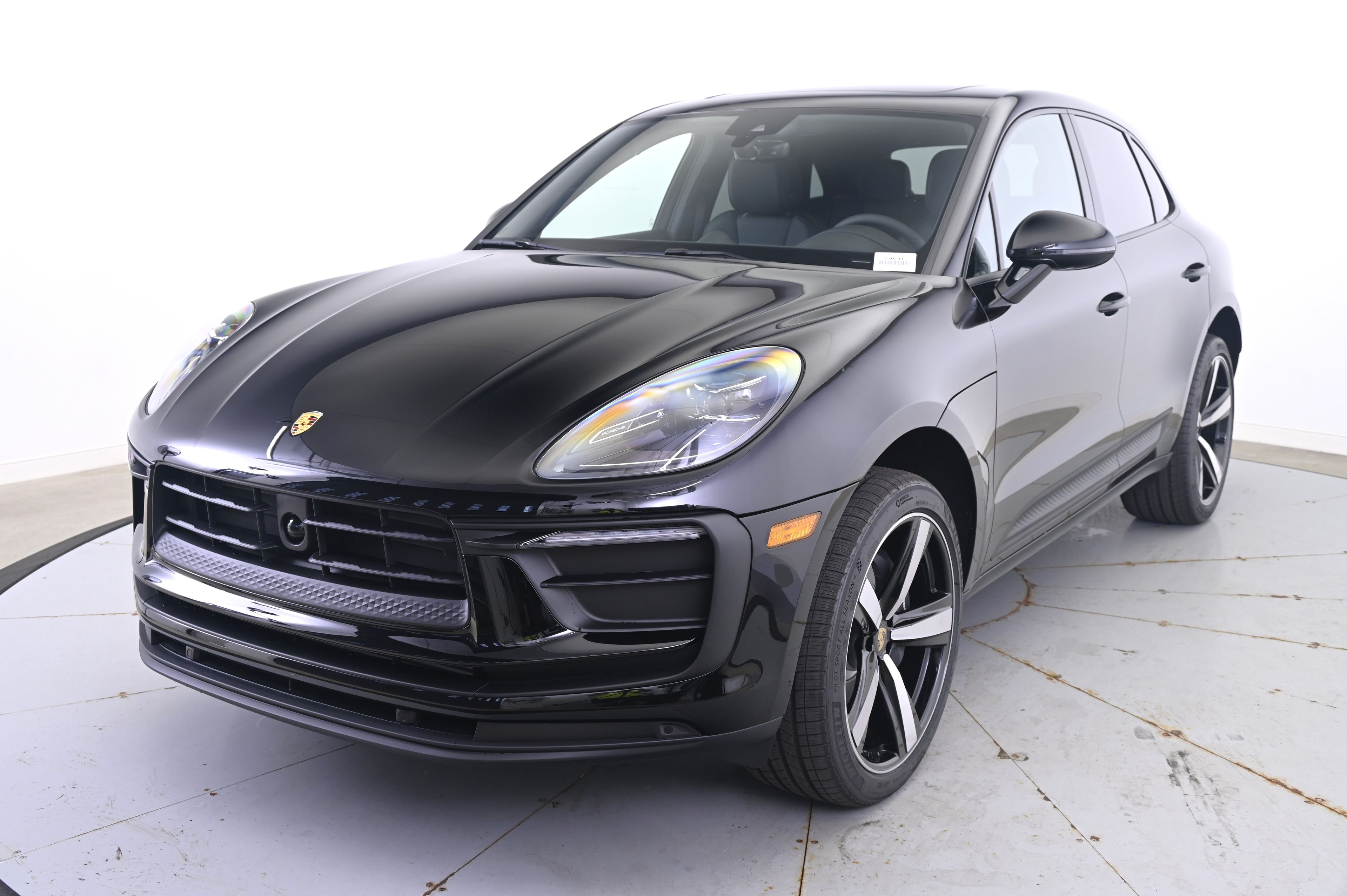 Thumbnail: 2025 Porsche Macan - 1