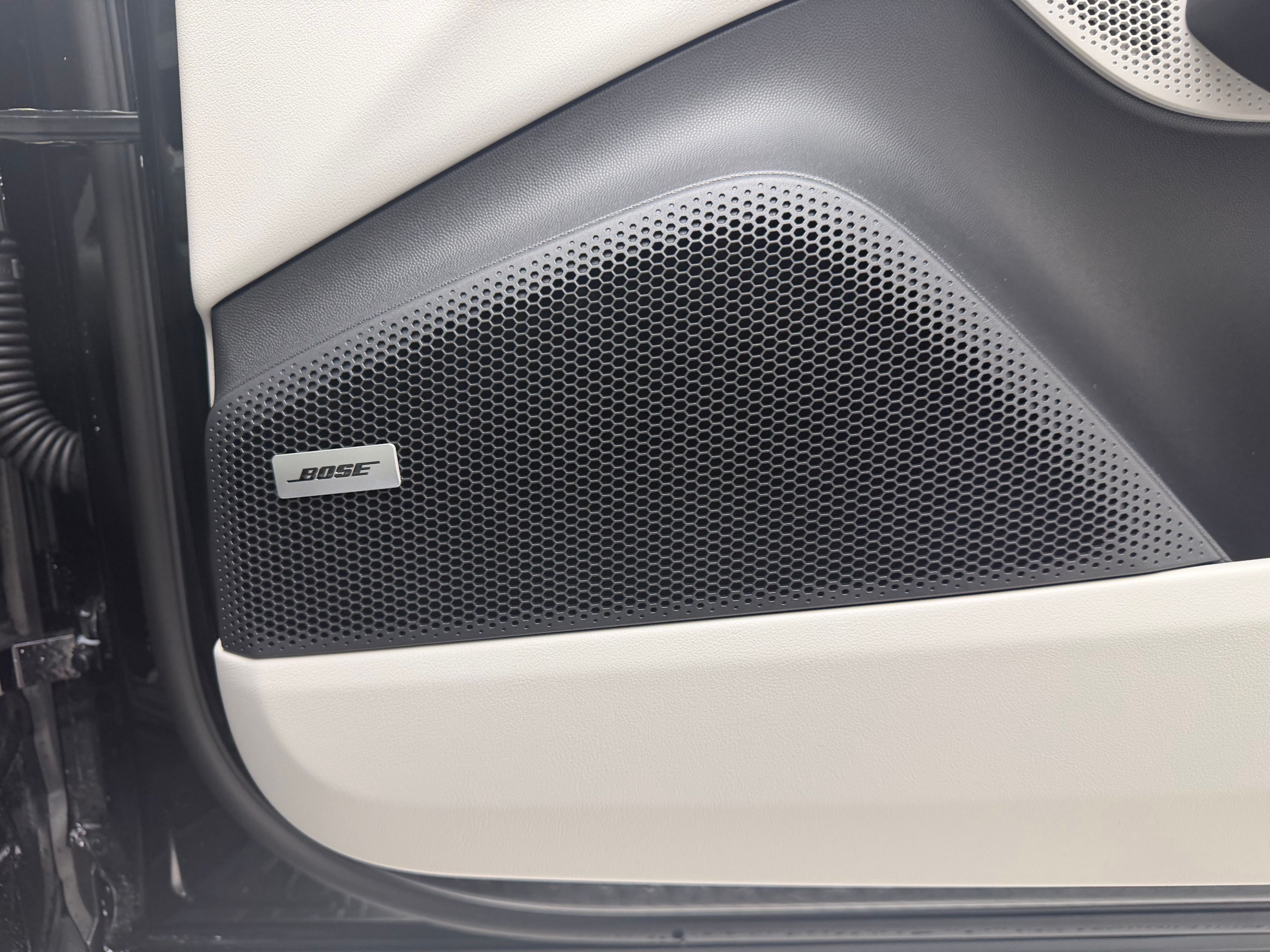 Thumbnail: 2025 Porsche Macan - 21