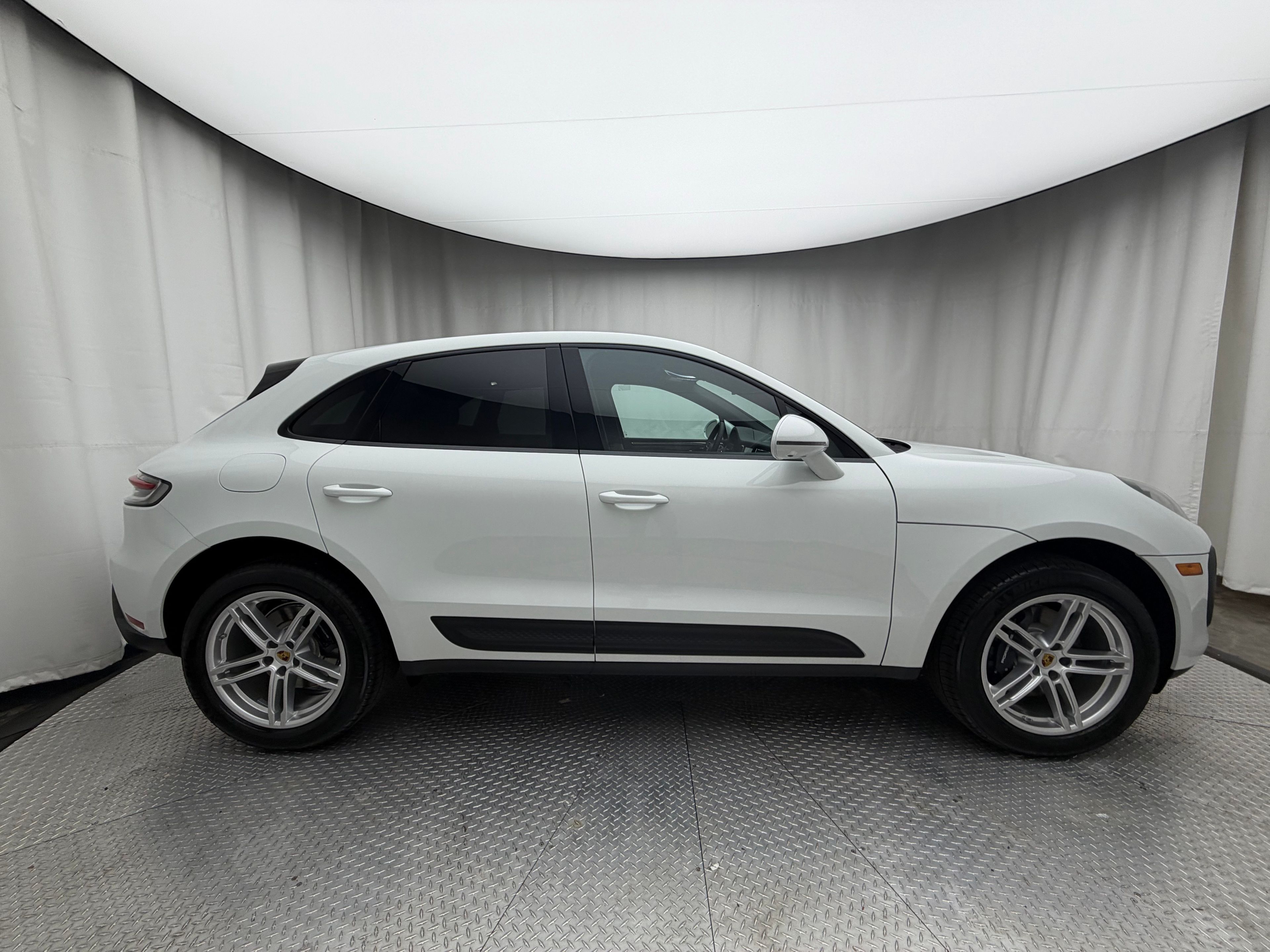 Thumbnail: 2026 Porsche Macan - 15