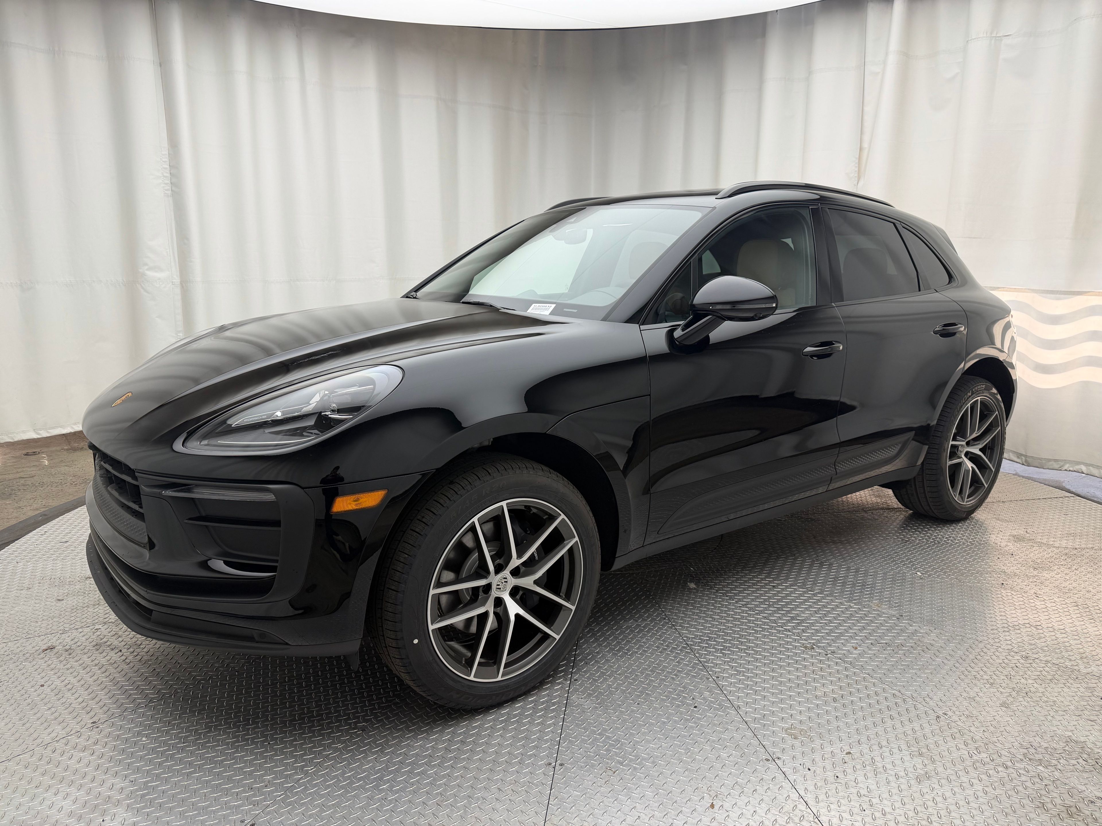 Thumbnail: 2026 Porsche Macan - 1
