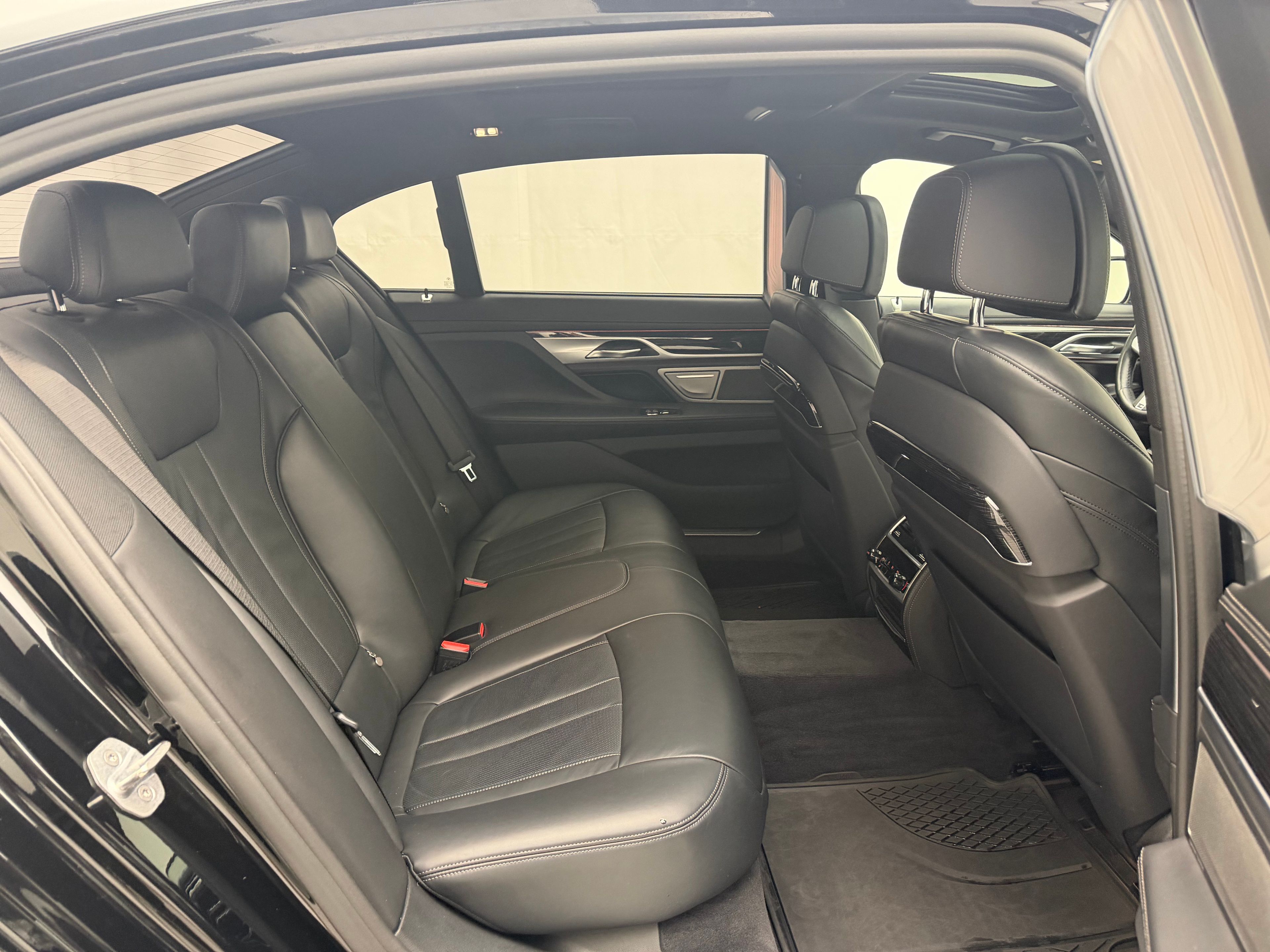 Thumbnail: 2020 BMW 7 Series - 25