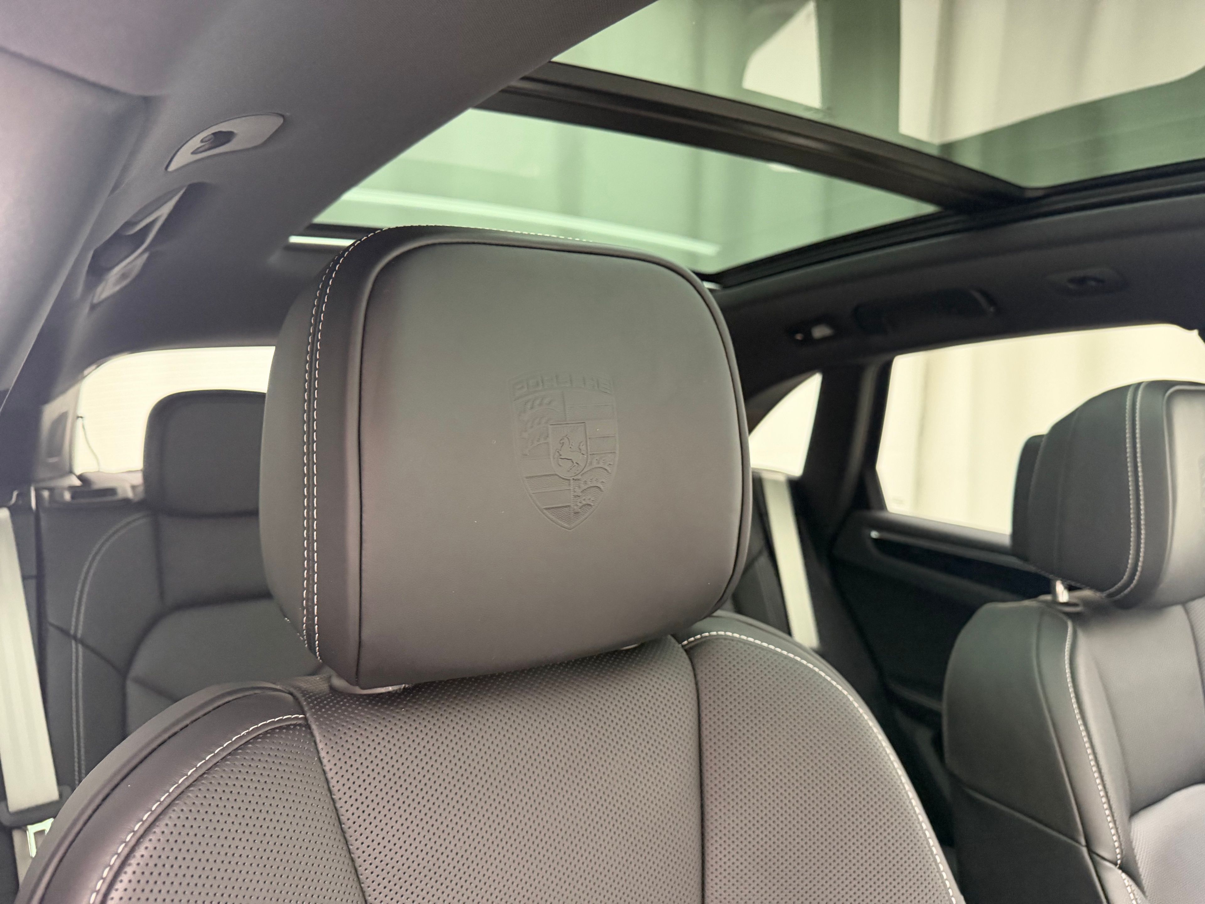 Thumbnail: 2026 Porsche Macan - 27