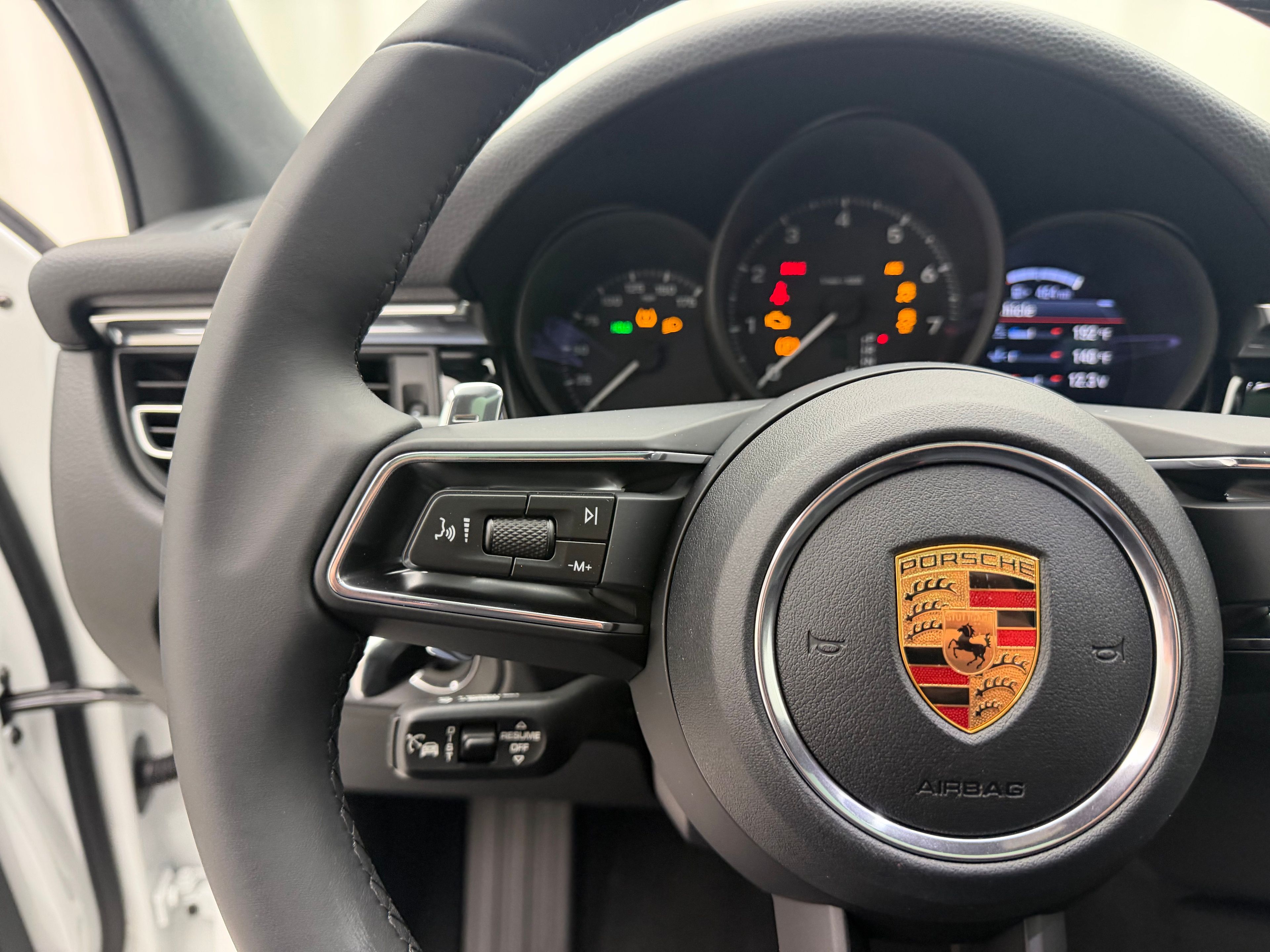 Thumbnail: 2026 Porsche Macan - 26