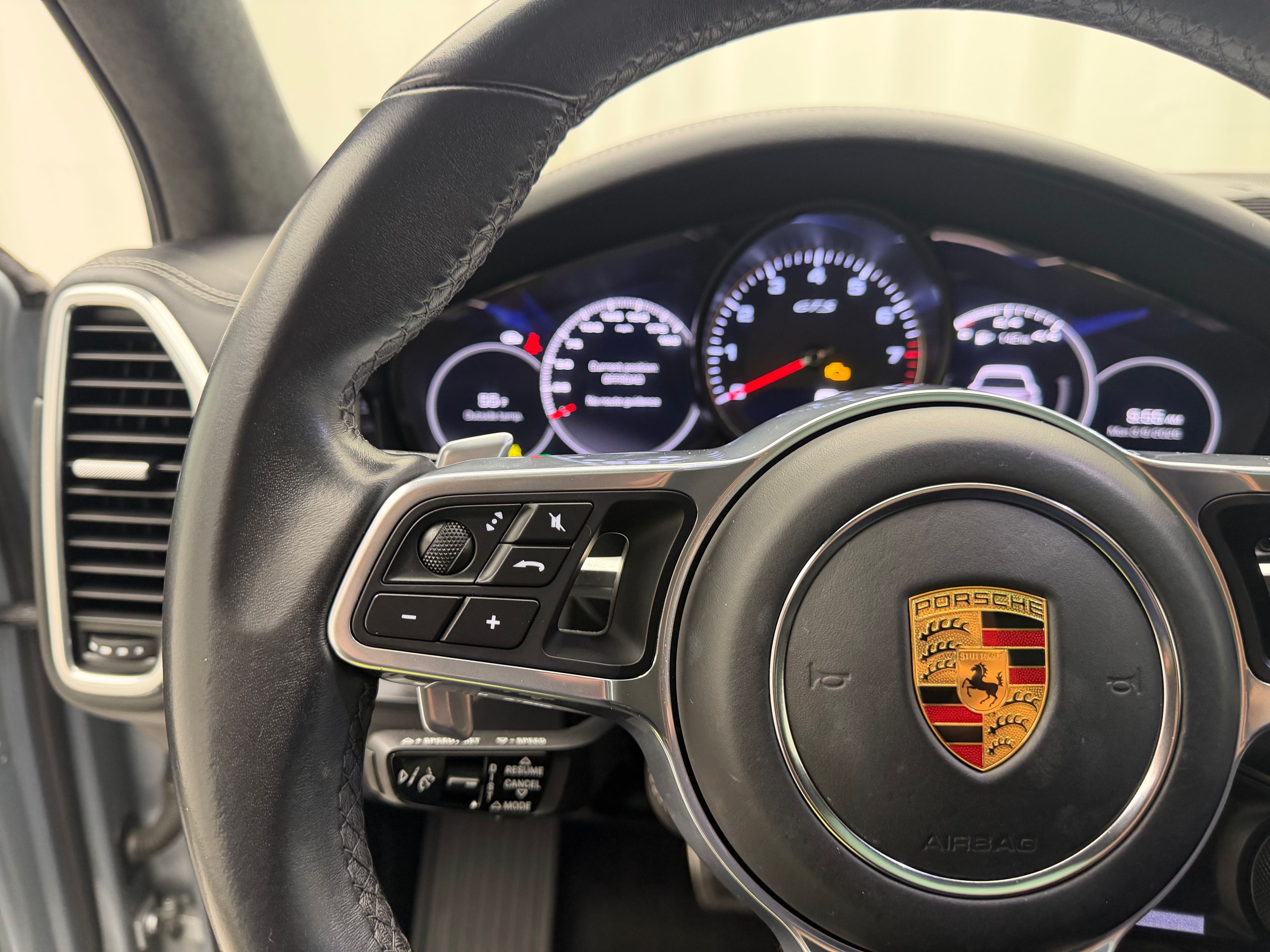 Thumbnail: 2021 Porsche Cayenne - 28